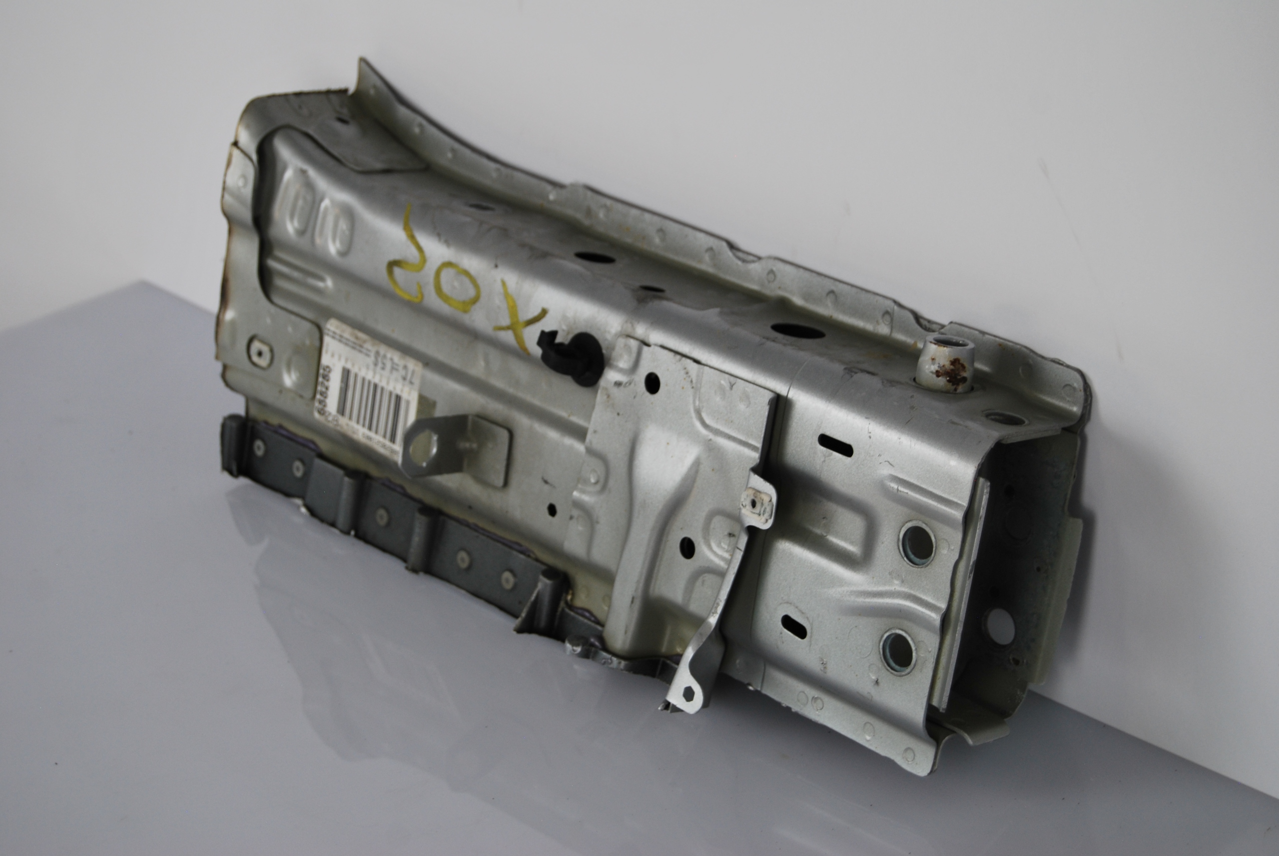 quarter left front Chevrolet Camaro 2016+