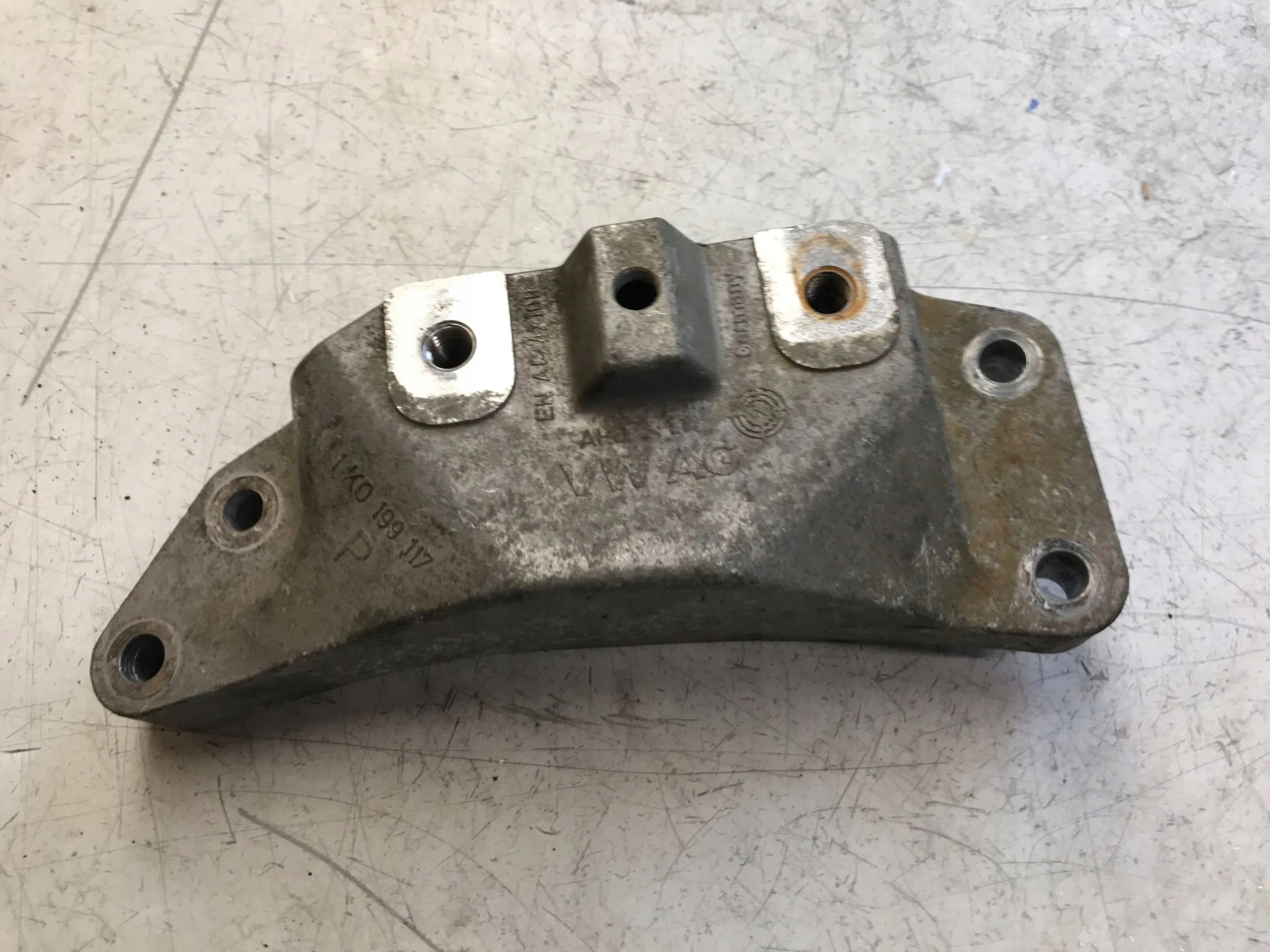 Getriebehalter getriebe VW GOLF V 1K0199117P