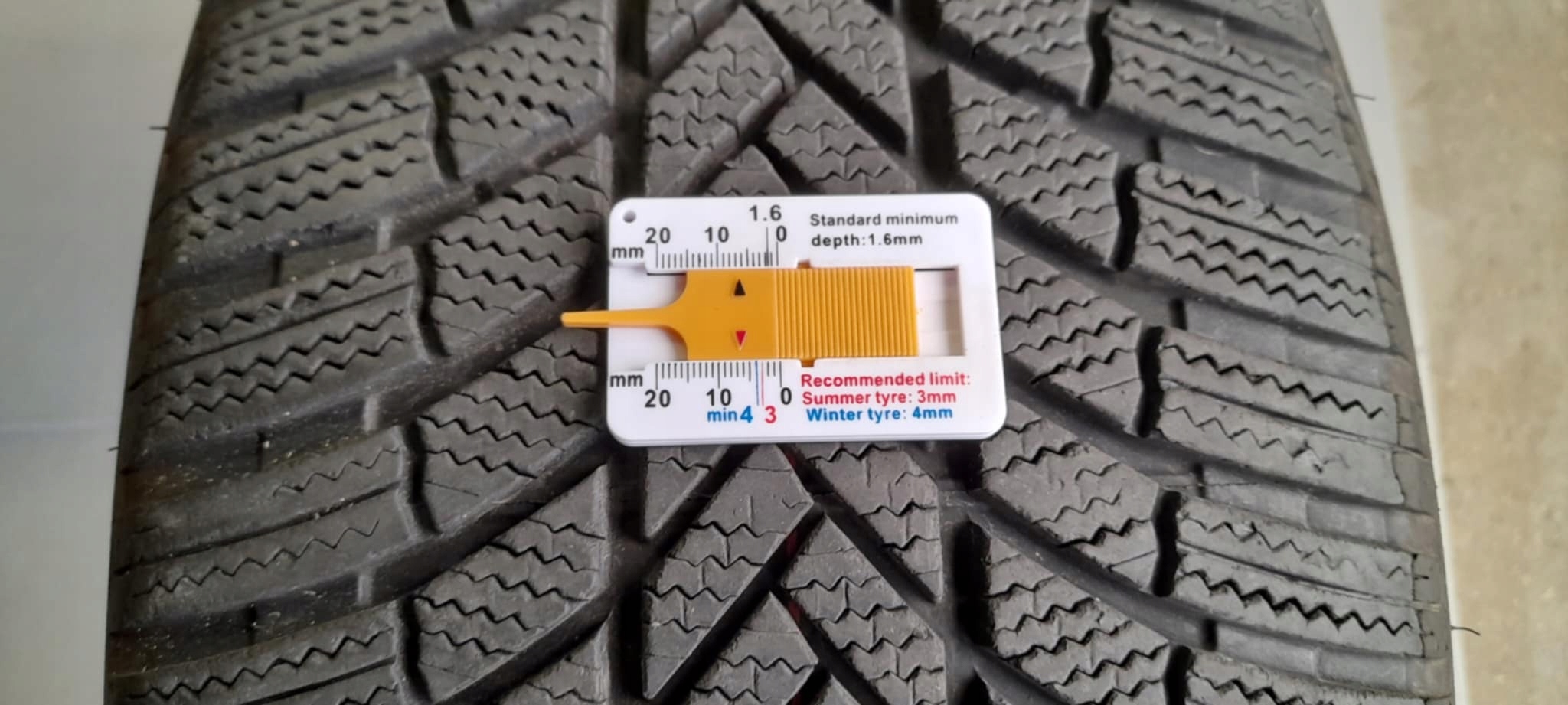 BRIDGESTONE BLIZZAK LM005 245/40R19 98V XL 2021