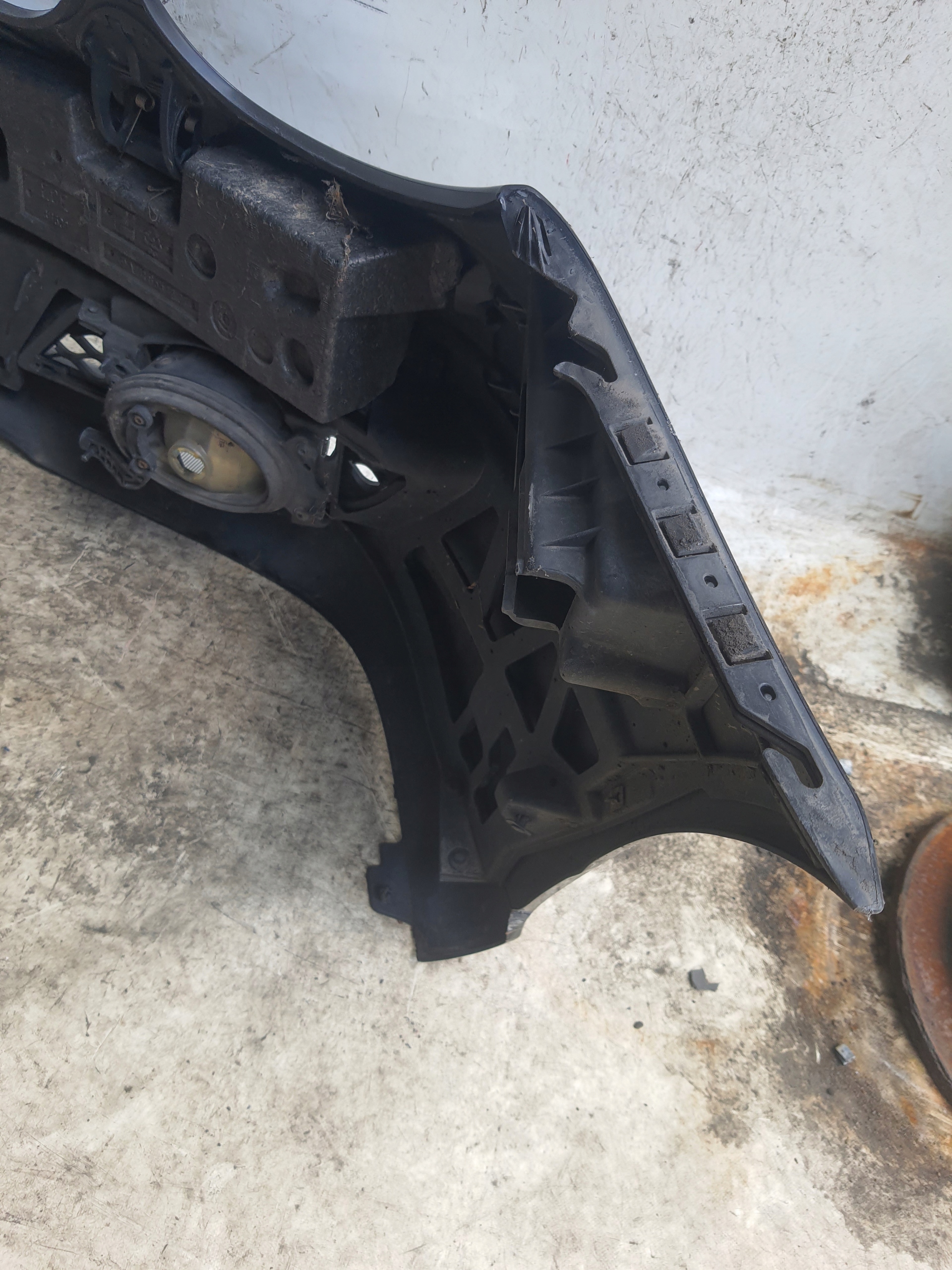 MERCEDES E-KLASA W211 LIFT 06-08 bumper + XENON