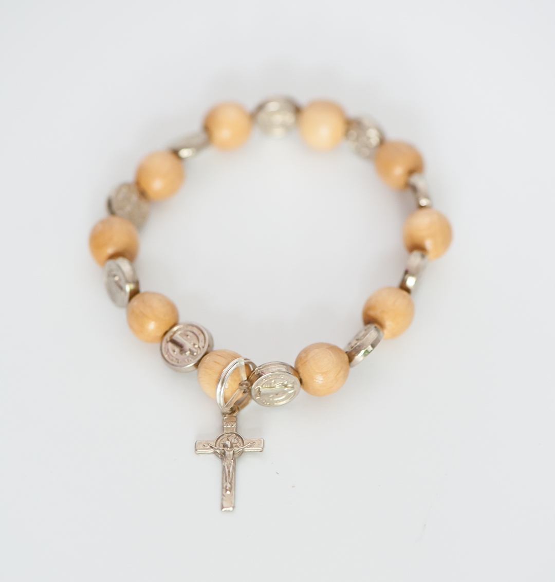 Dziesiątka różańcowa bransoletka drewniana jasny brąz św Benedykt 17 cm Marka Inna marka