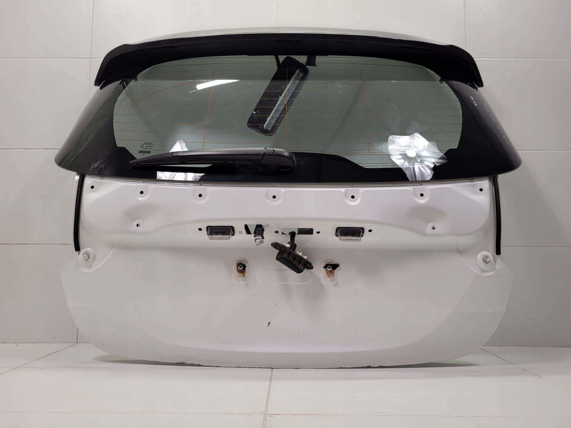 rear trunk door boot Toyota Yaris 3 XP130 2nd facelift 2018