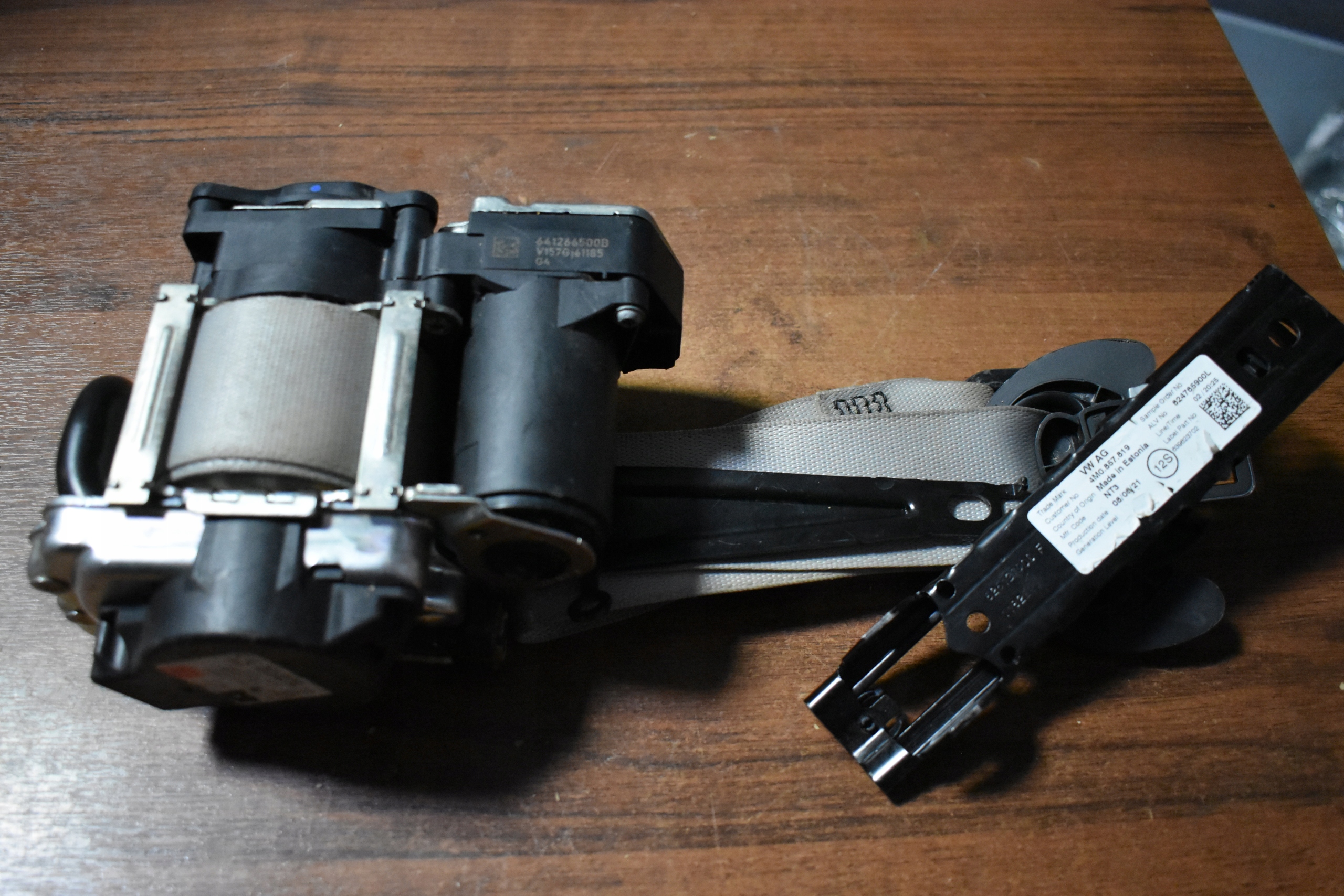 Gurten Spanner vorne links PORSCHE PANAMERA 971 grau 1