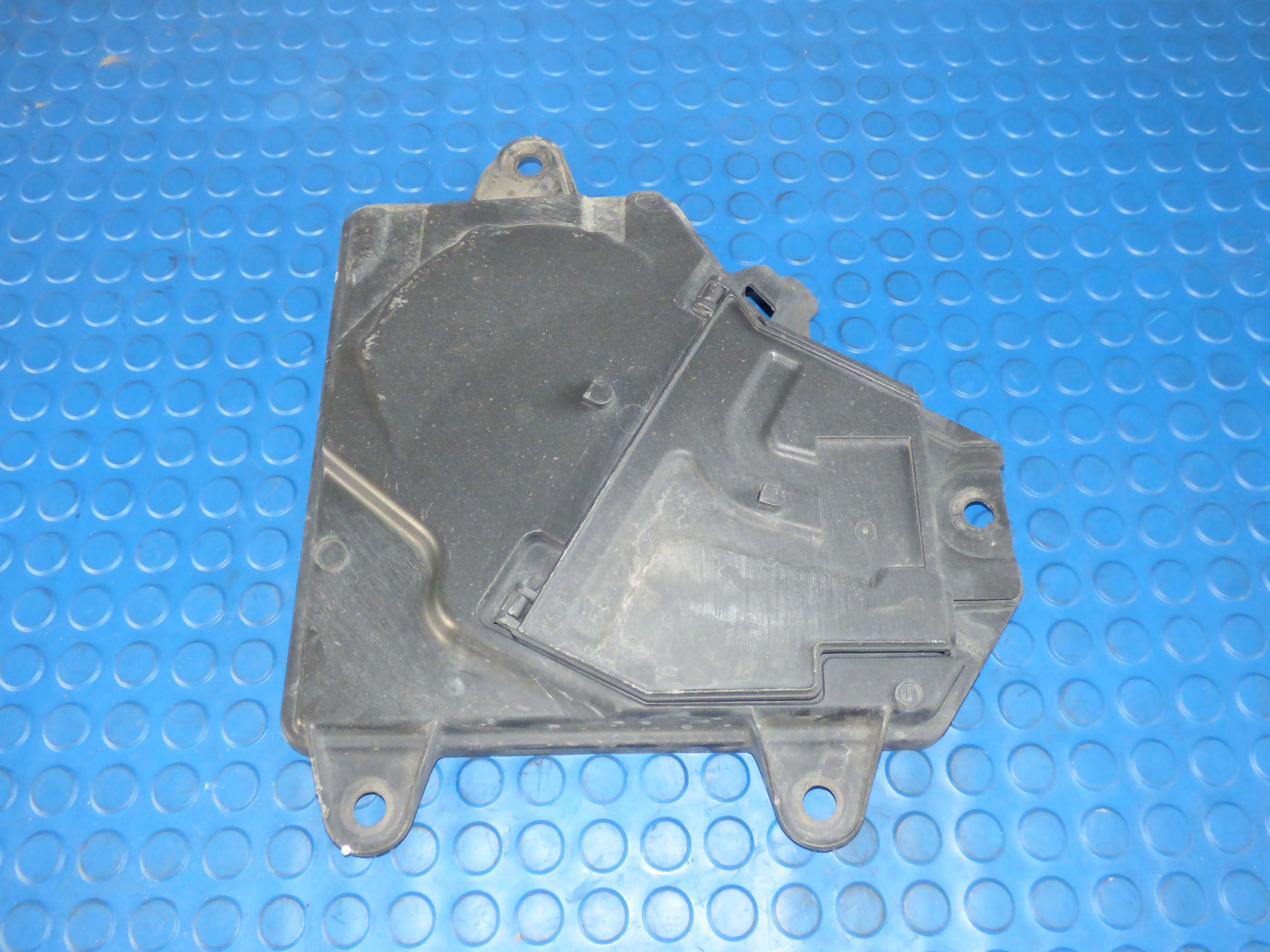 Blende Abdeckung Behälter ADBLUE 39193764 ASTRA K V KOMBI
