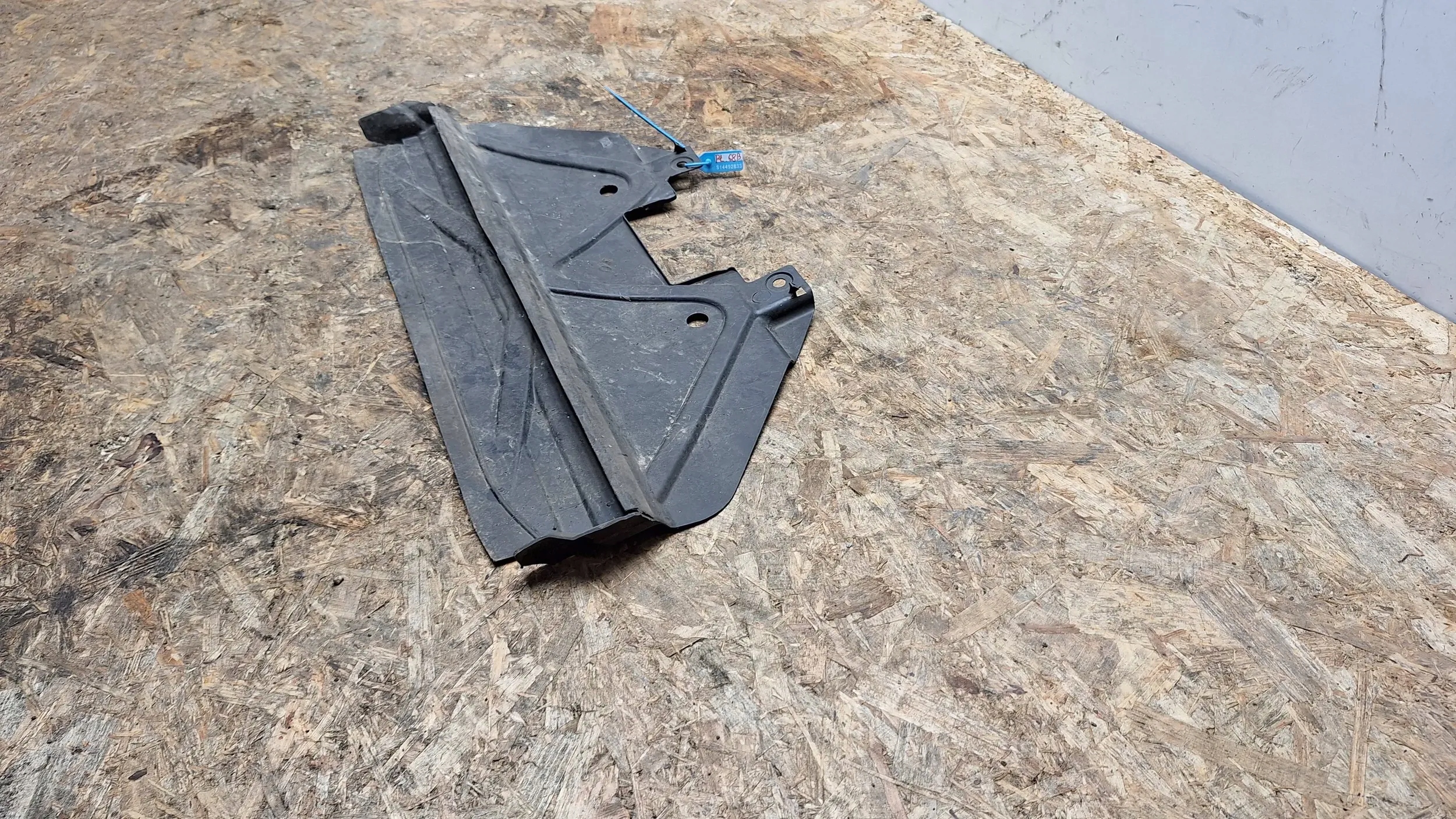 cover lower radiator 7128503 BMW E90 E92 E93 N43 N53