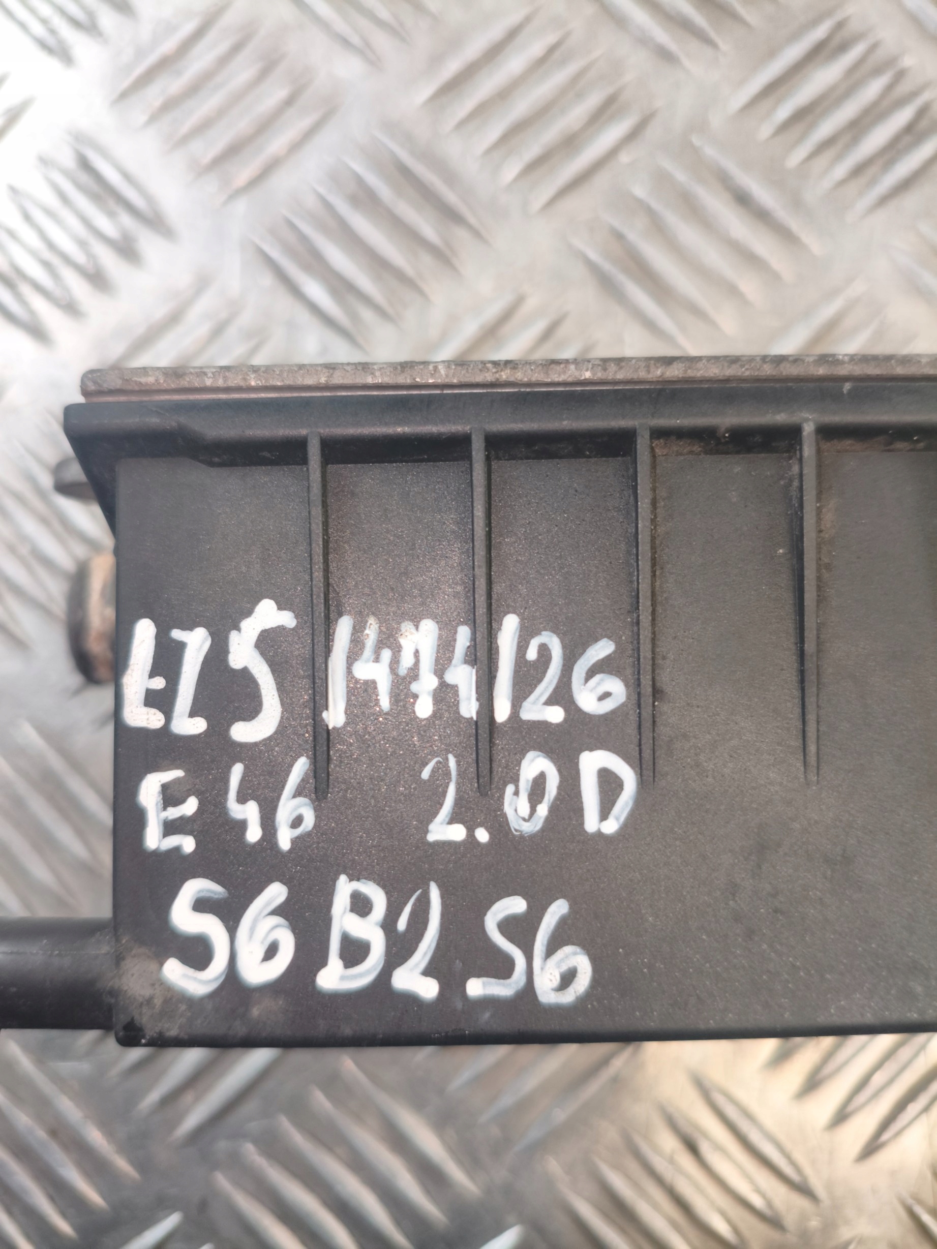ohřívač vody PRZEPLYWOWY elektrický BMW E46 2.0D 64126918806