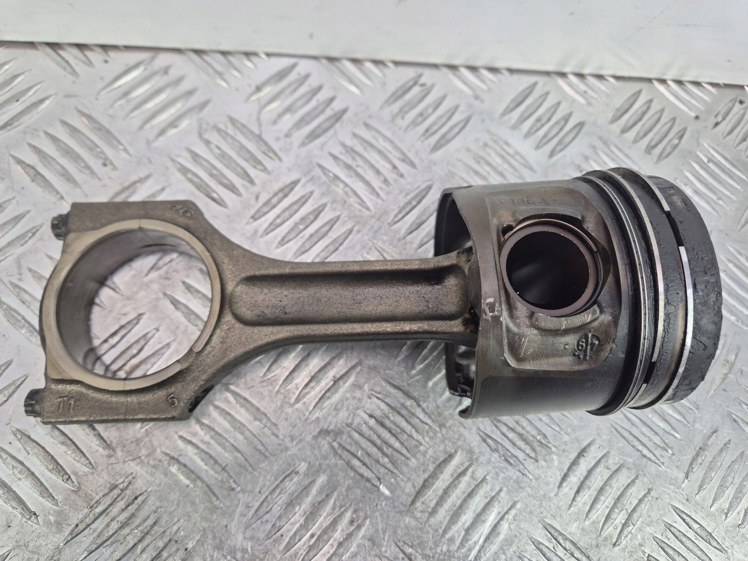 piston avec bielle BMW 5 E60 E61 520d 0840BB N47D20A