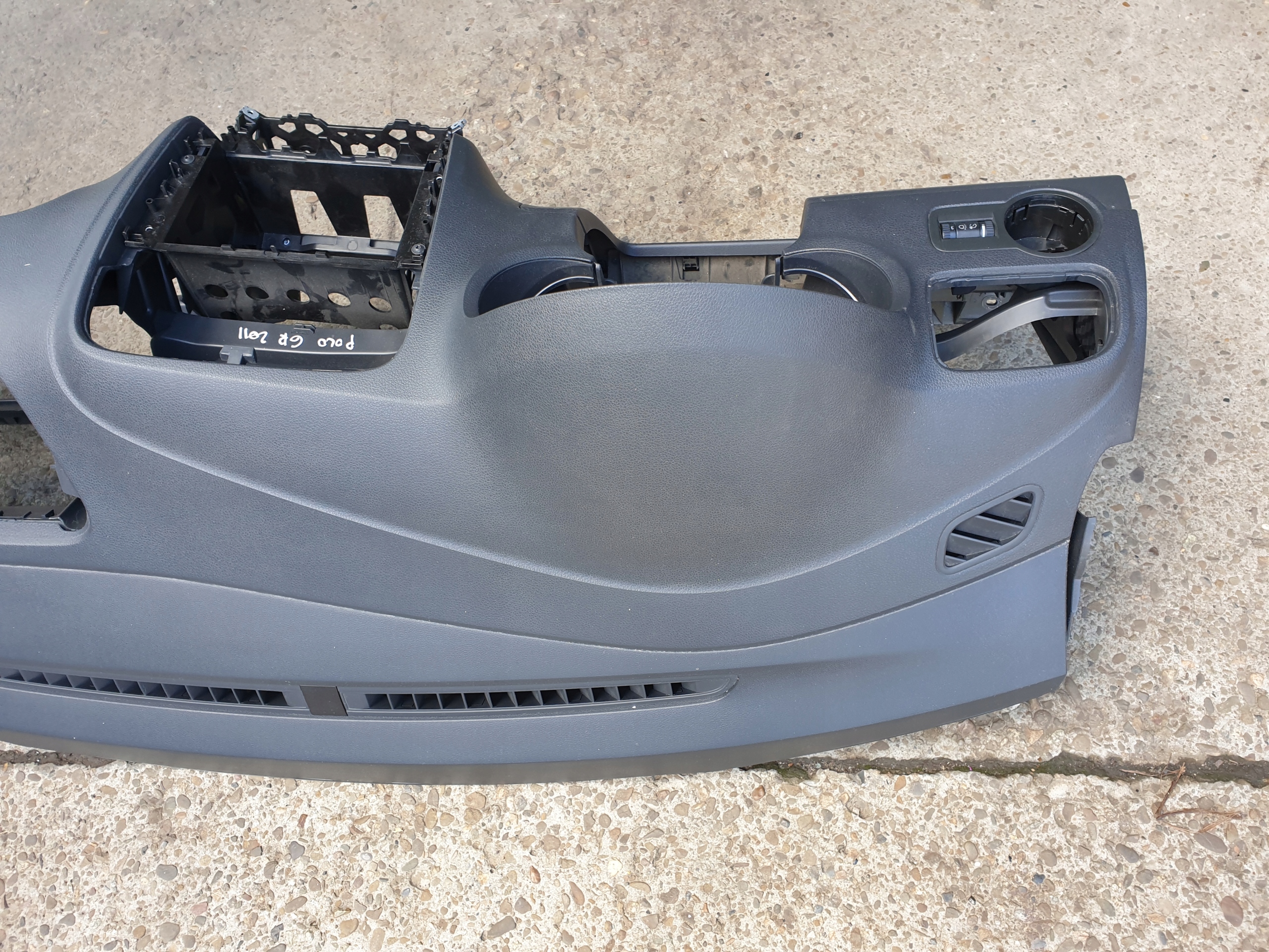 dashboard instrument panel cockpit VW POLO 6R 2009