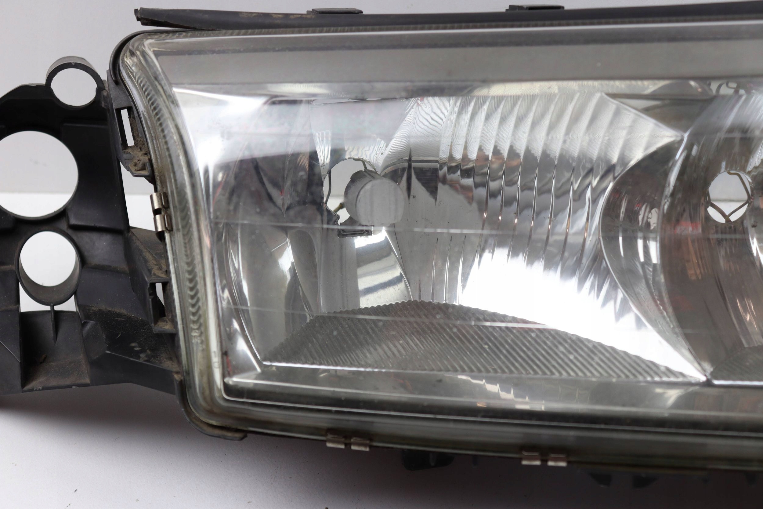 VOLVO S80 and LIFT light front right front EUROPA