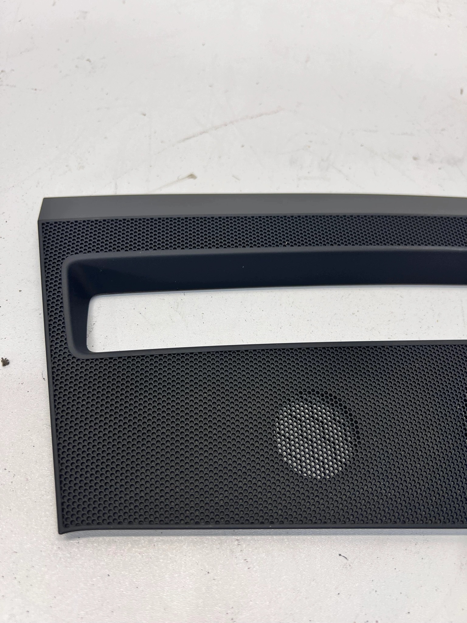 de couverture du haut parleur Central du tableau de bord AUDI A6 C8 4K1819636A
