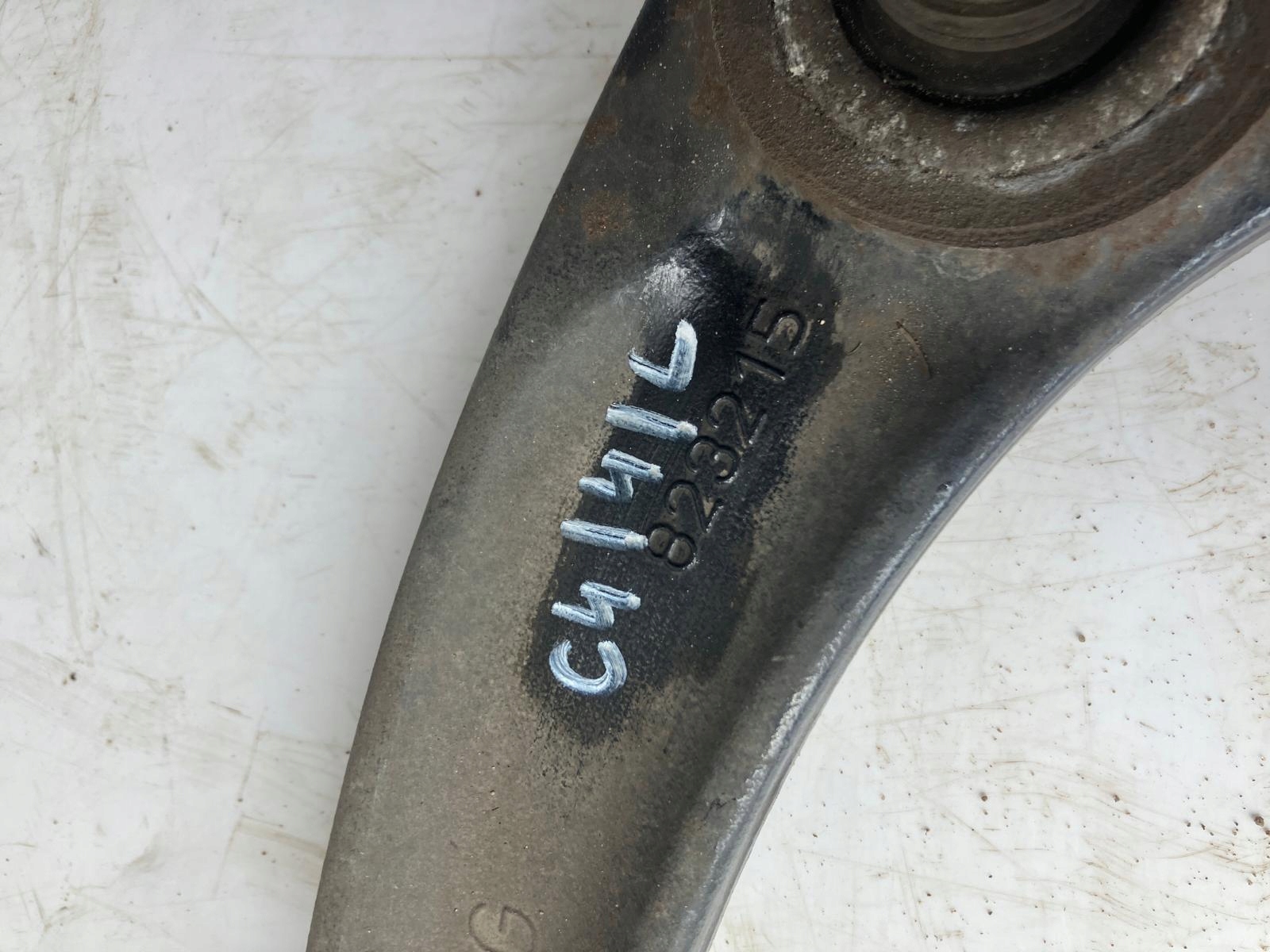 arm left front C4 II B7 1.2 THP 823215