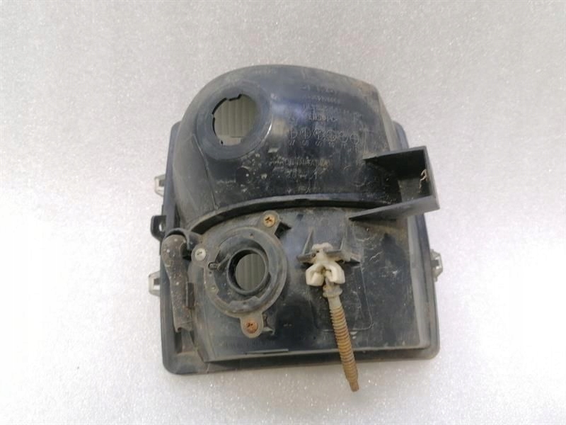 Cadillac STS LC3 левая передняя свет противотуманки 03-332-2008L Le