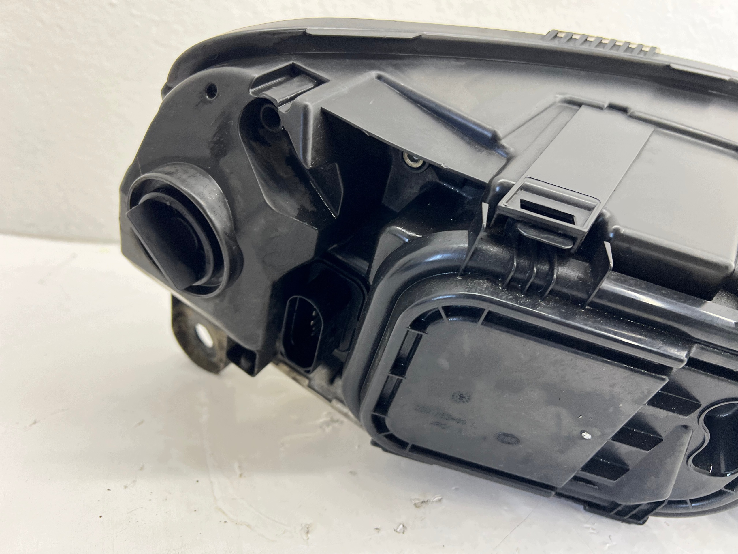 AUDI A6 C6 LIFT light front left BI-XENON non-setting LED 4F0941003CP EUROP