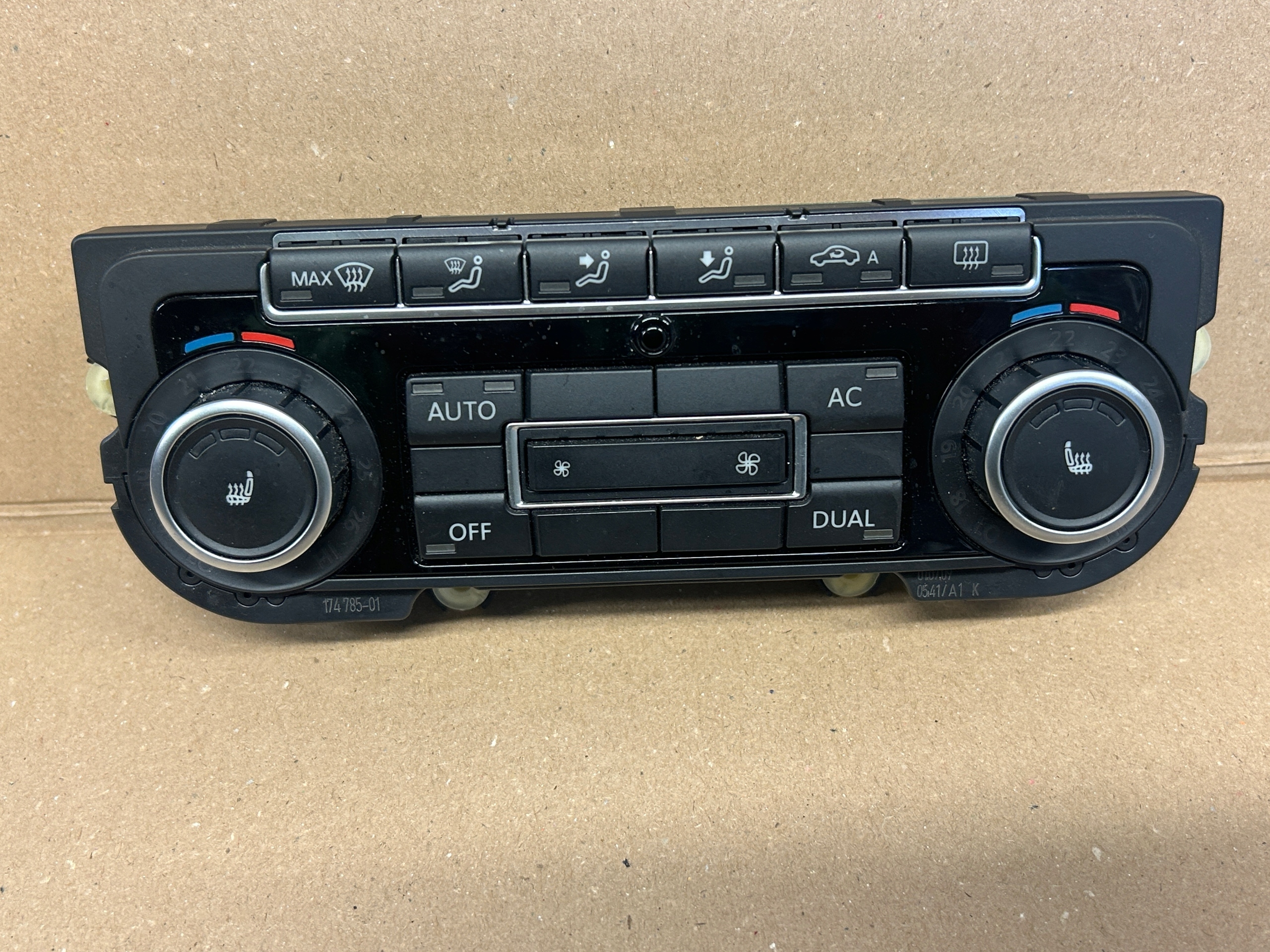 VW GOLF VI 1,6 control panel KLIMATTYZACJA 5K0907044CB