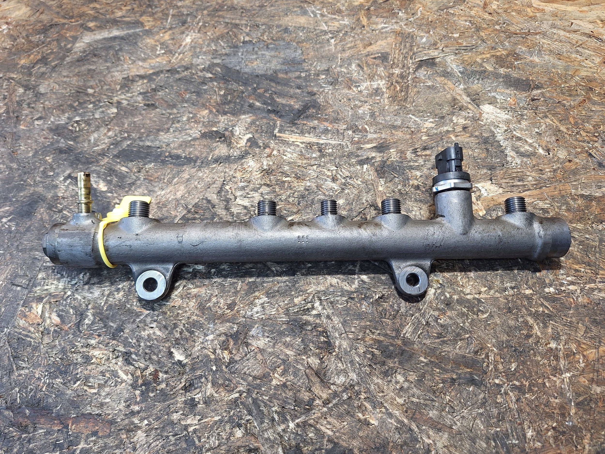 injection ramp sensor 8200715519 SUZUKI GRAND VITARA II 1.9 DDIS