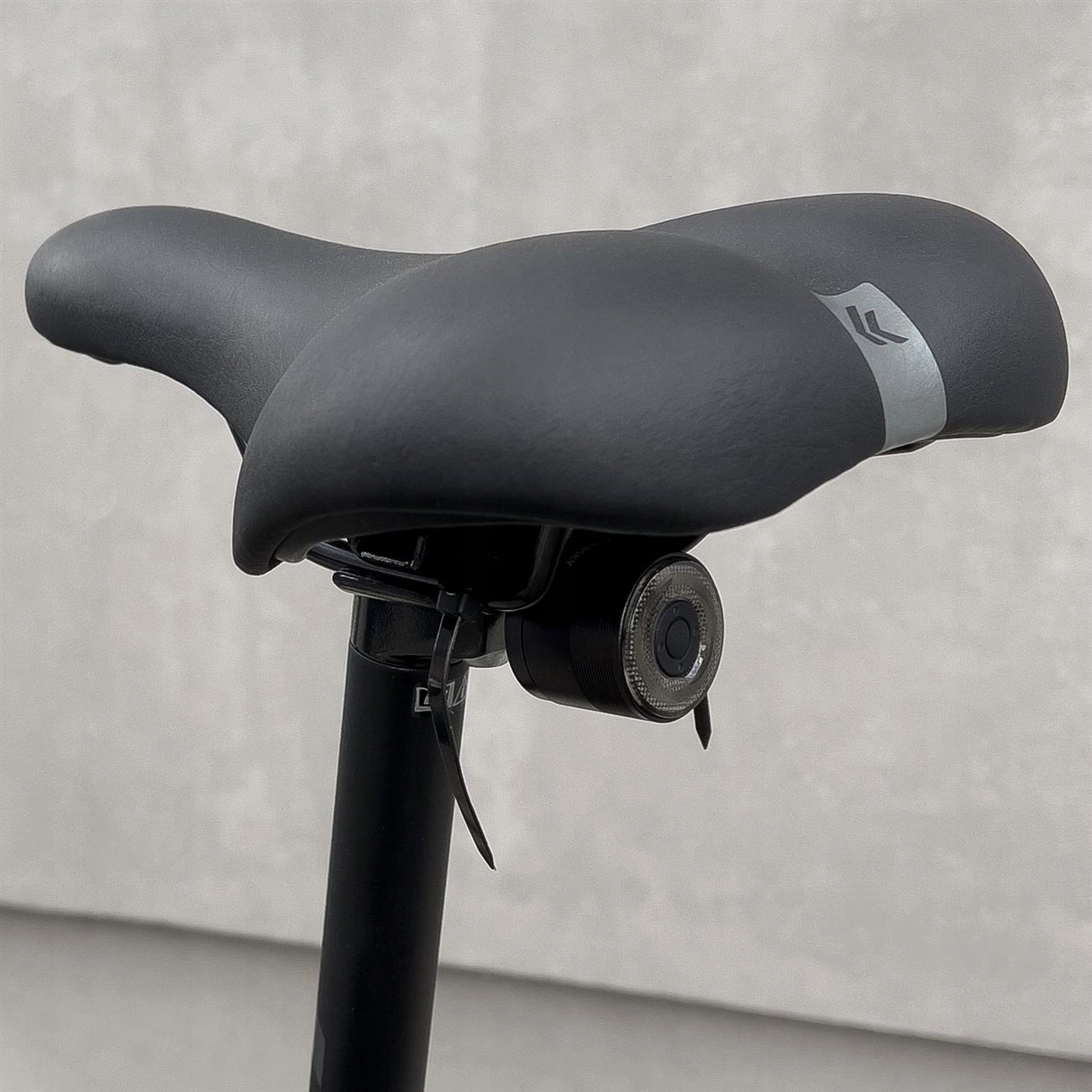 LAMPKA ROWEROWA TYLNA LED CZERWONE ŚWIATŁO 5 TRYBÓW + GRATIS RYSIK JAKOŚĆ Marka Wozinsky