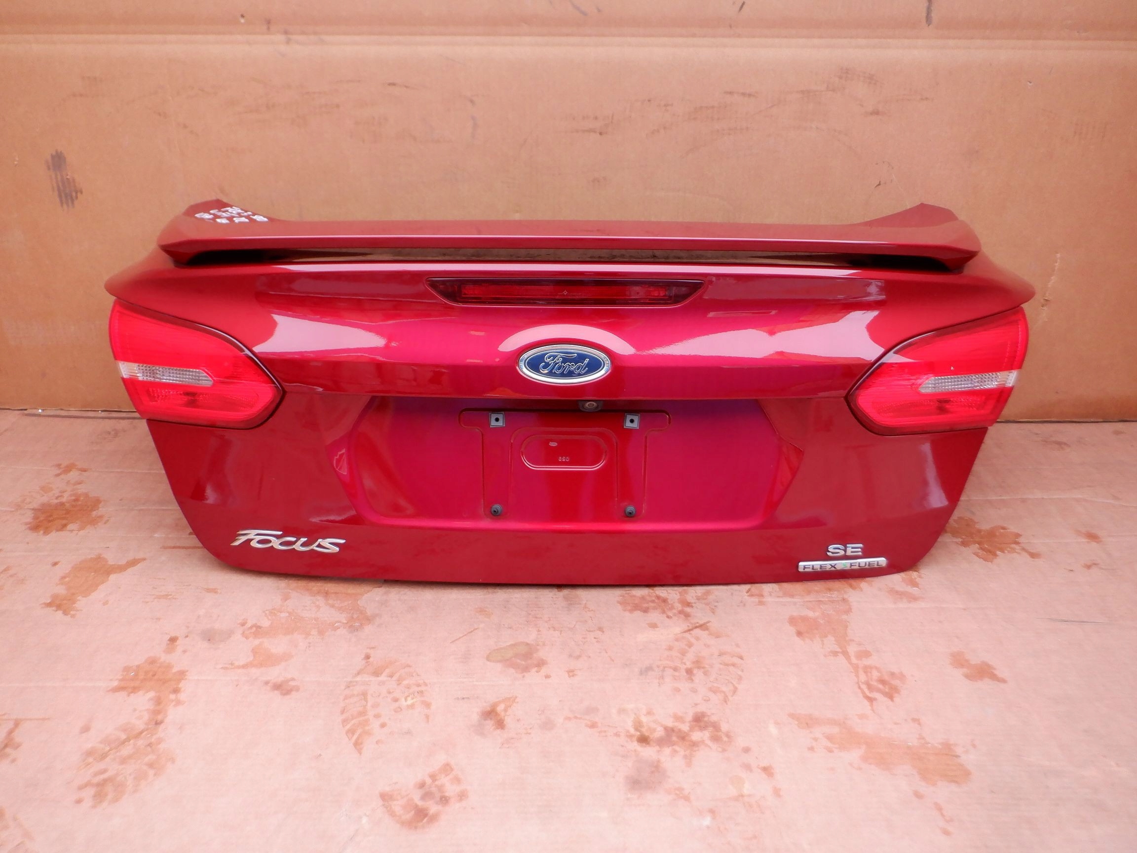 KLAPA FORD FOCUS MK3 LIFT SEDAN USA RUBBY RED