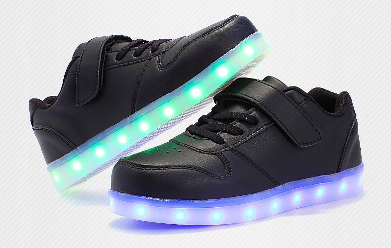 BUTY LED Z PODŚWIETLENIEM ŚWIECĄCE NA RZEP CZARNE Marka PAPILIO
