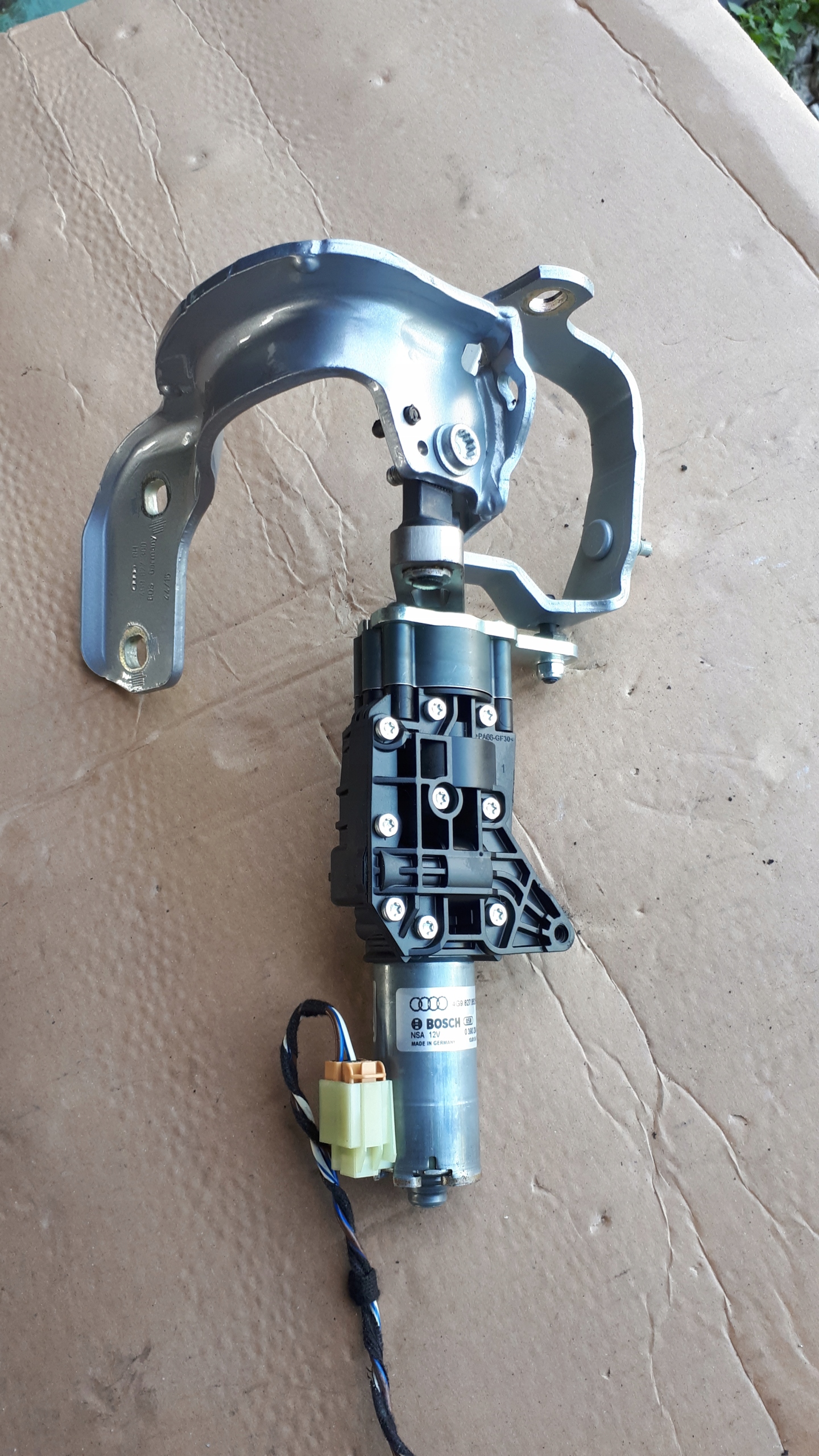 A6 C7 LIFT SILOWNIK ZAWIAS PRAWY KOMBI