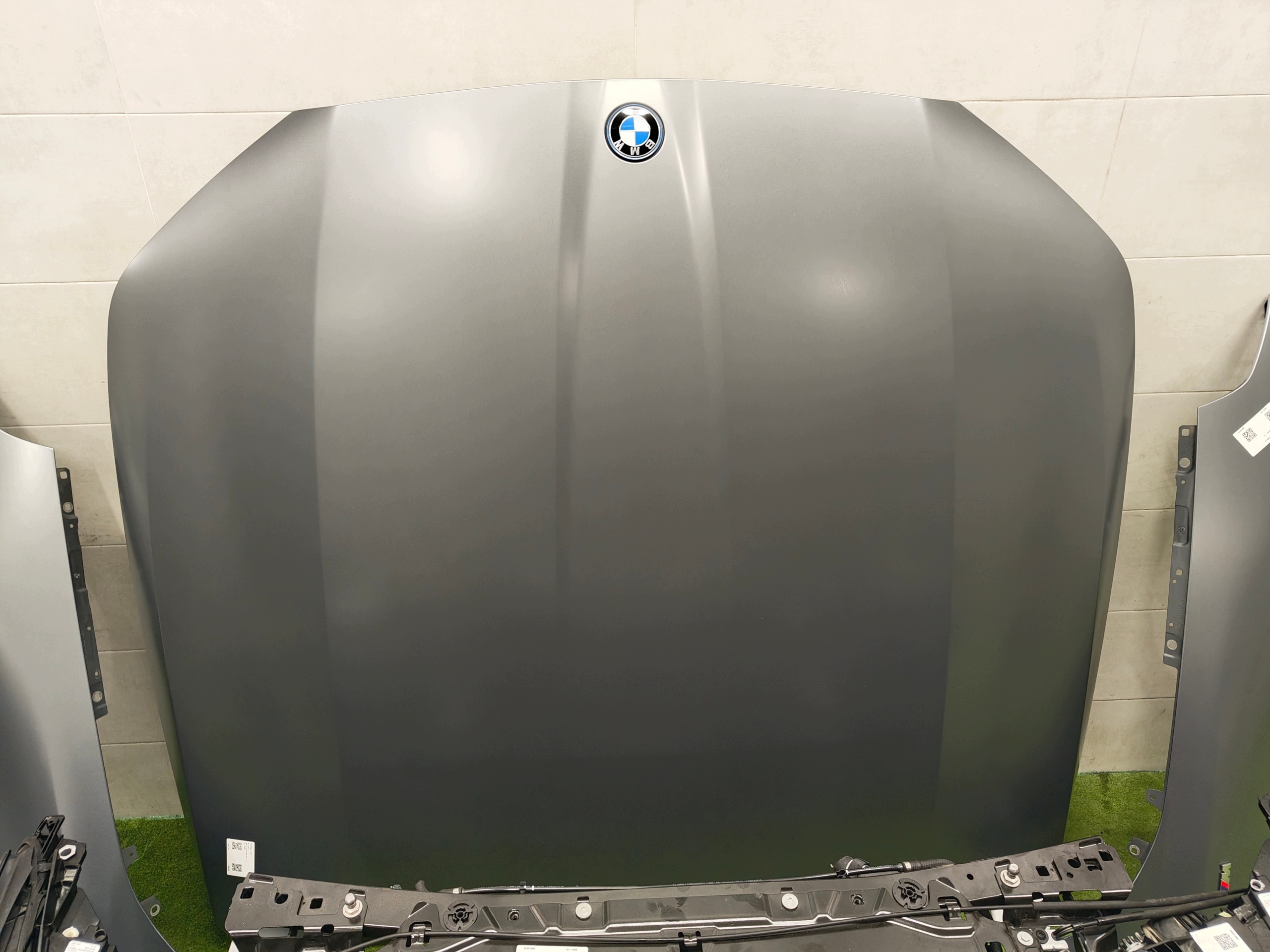 BMW i5 G60 G61 front bonnet bumper lights fenders support panel for radiators m-packet C5A