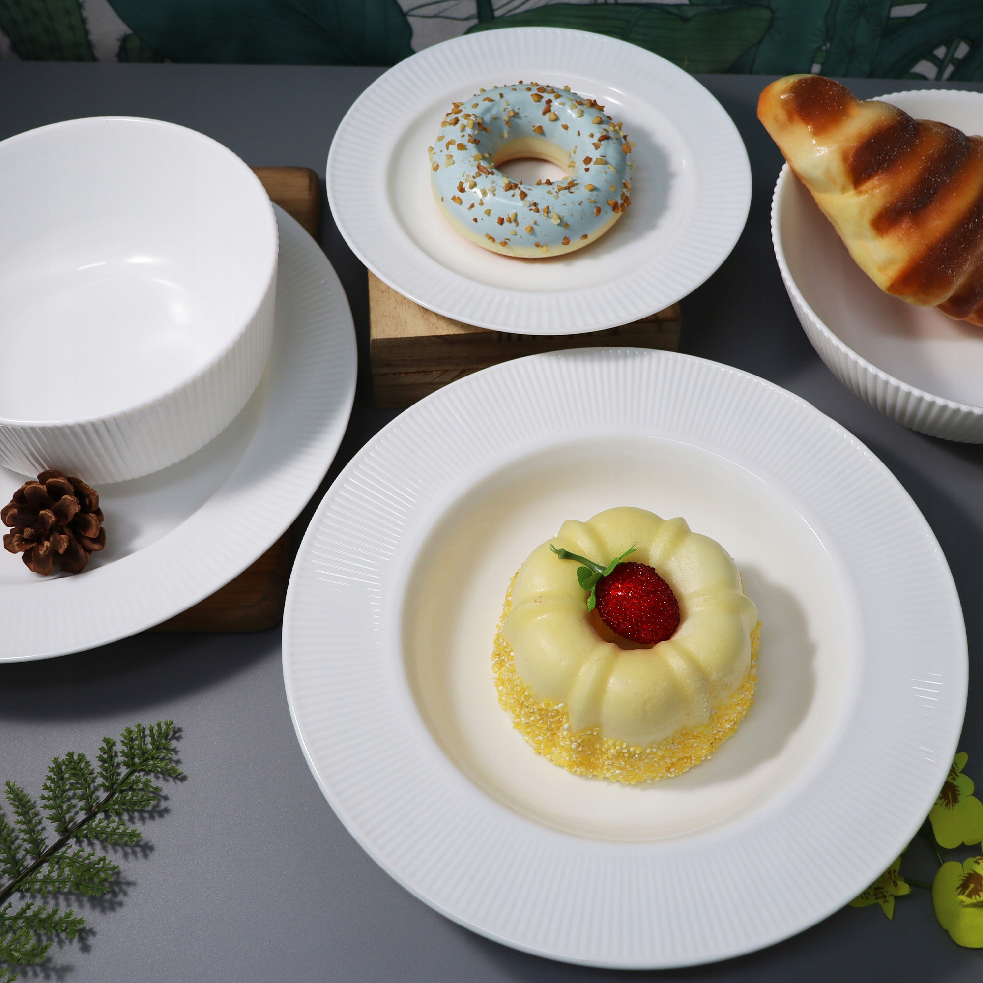 SERWIS OBIADOWY RYFLOWANY 18 EL DLA 6 OSÓB KPL TALERZY ZE ZDOBIENIEM SZKŁO