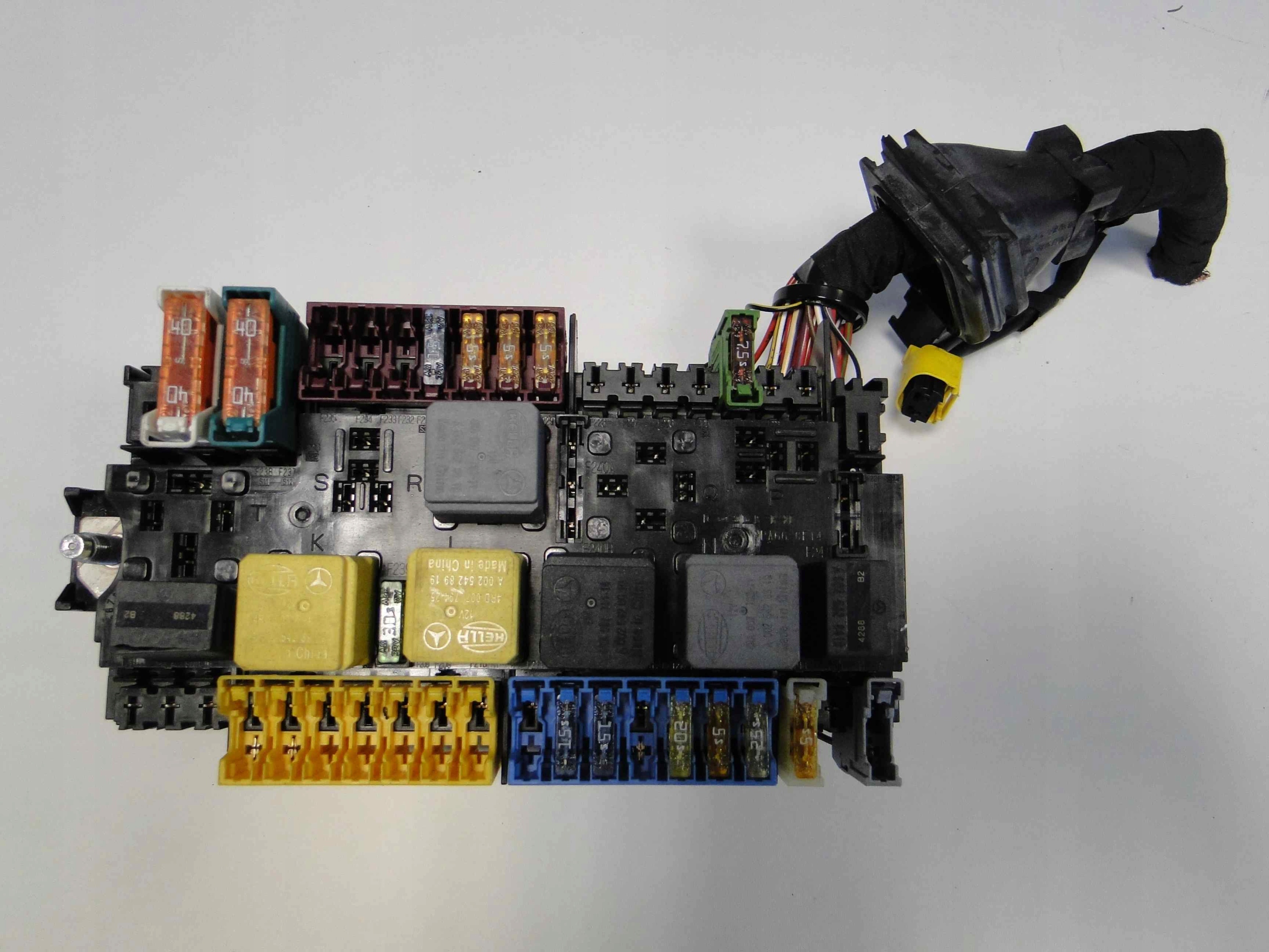 MERCEDES B KLASA W242 242 SKRZYNKA BEZPIECZNIKÓW Numer katalogowy części A2469067100