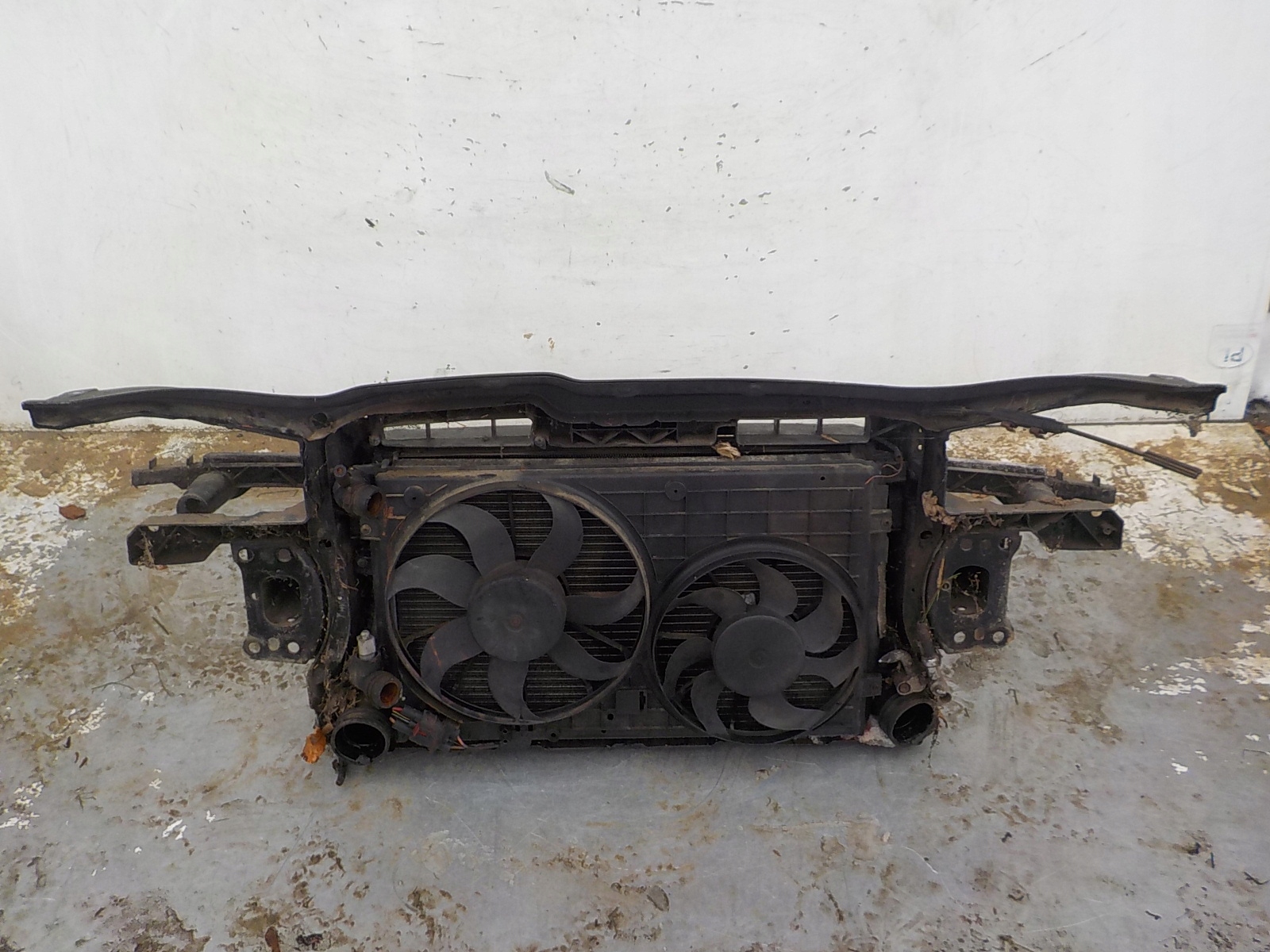 266 VW GOLF V KOMBI JETTA V 2.0 TDI support panel for radiators sider radiator