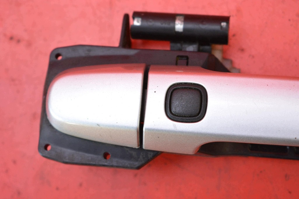 handle right front front KEYLESS SREBRNA TOYOTA PRIUS 2 II XW20 03-11
