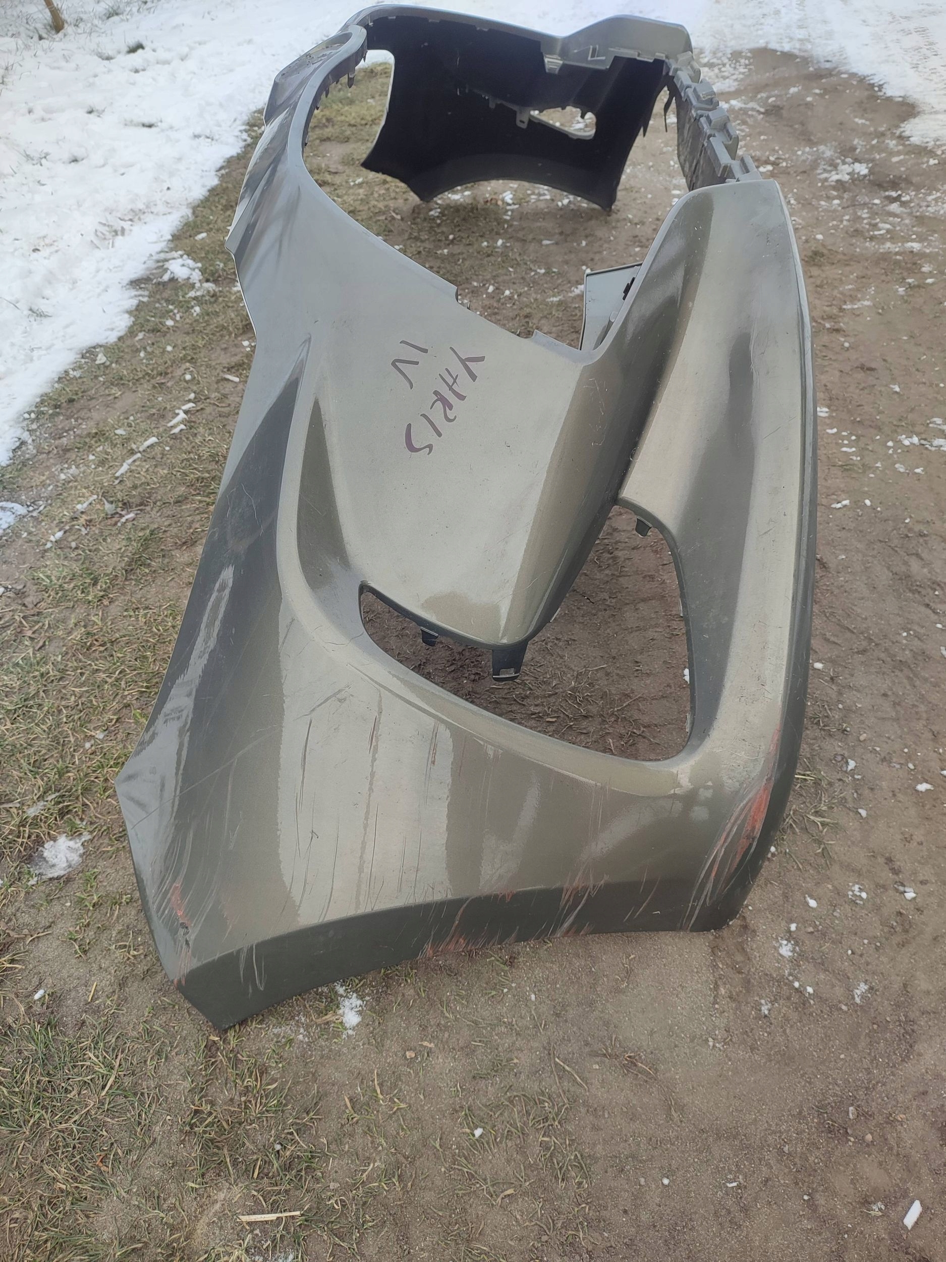 бампер передний TOYOTA YARIS IV 4