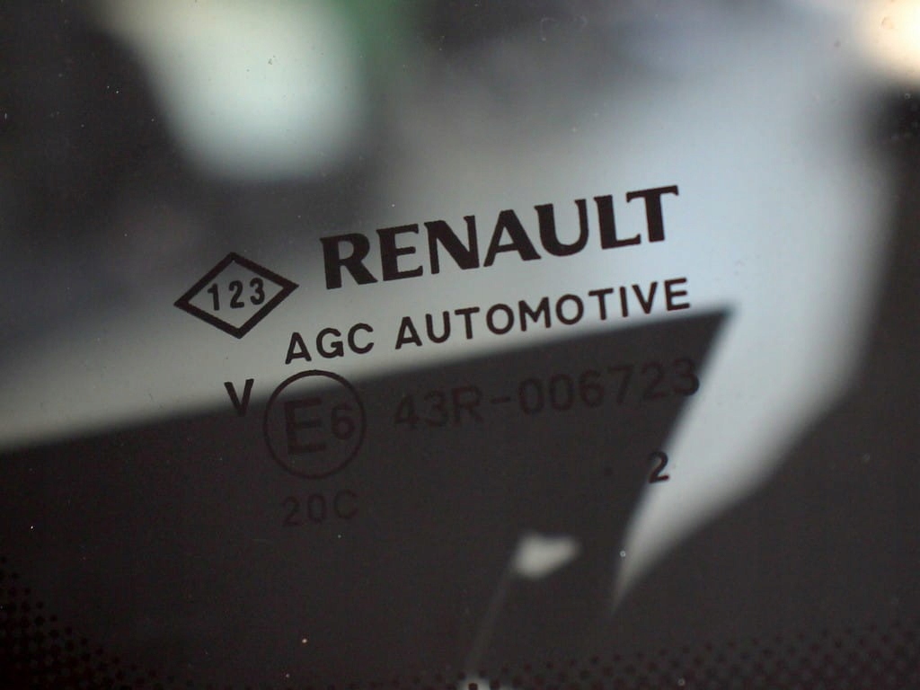 SZYBA KAROSERYJNA LEWA TYLNA DACIA DUSTER II 17- r Typ samochodu 4x4/SUV Samochody osobowe