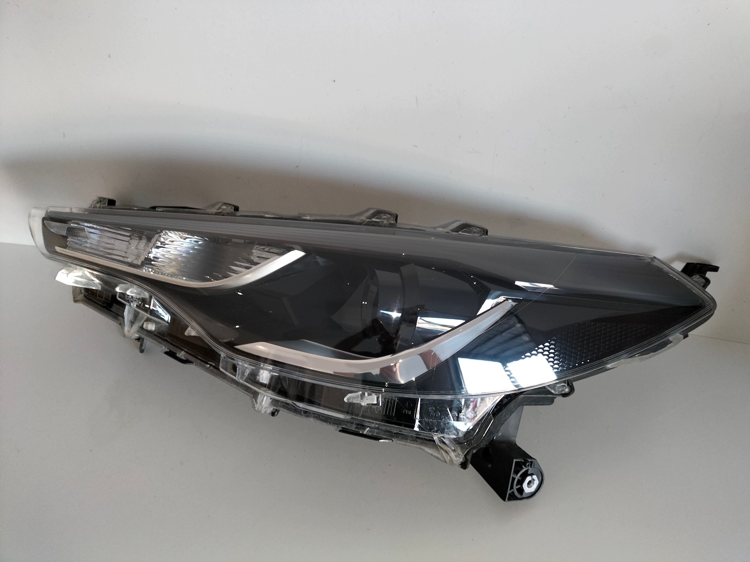 light front reflektor left TOYOTA COROLLA CROSS 20