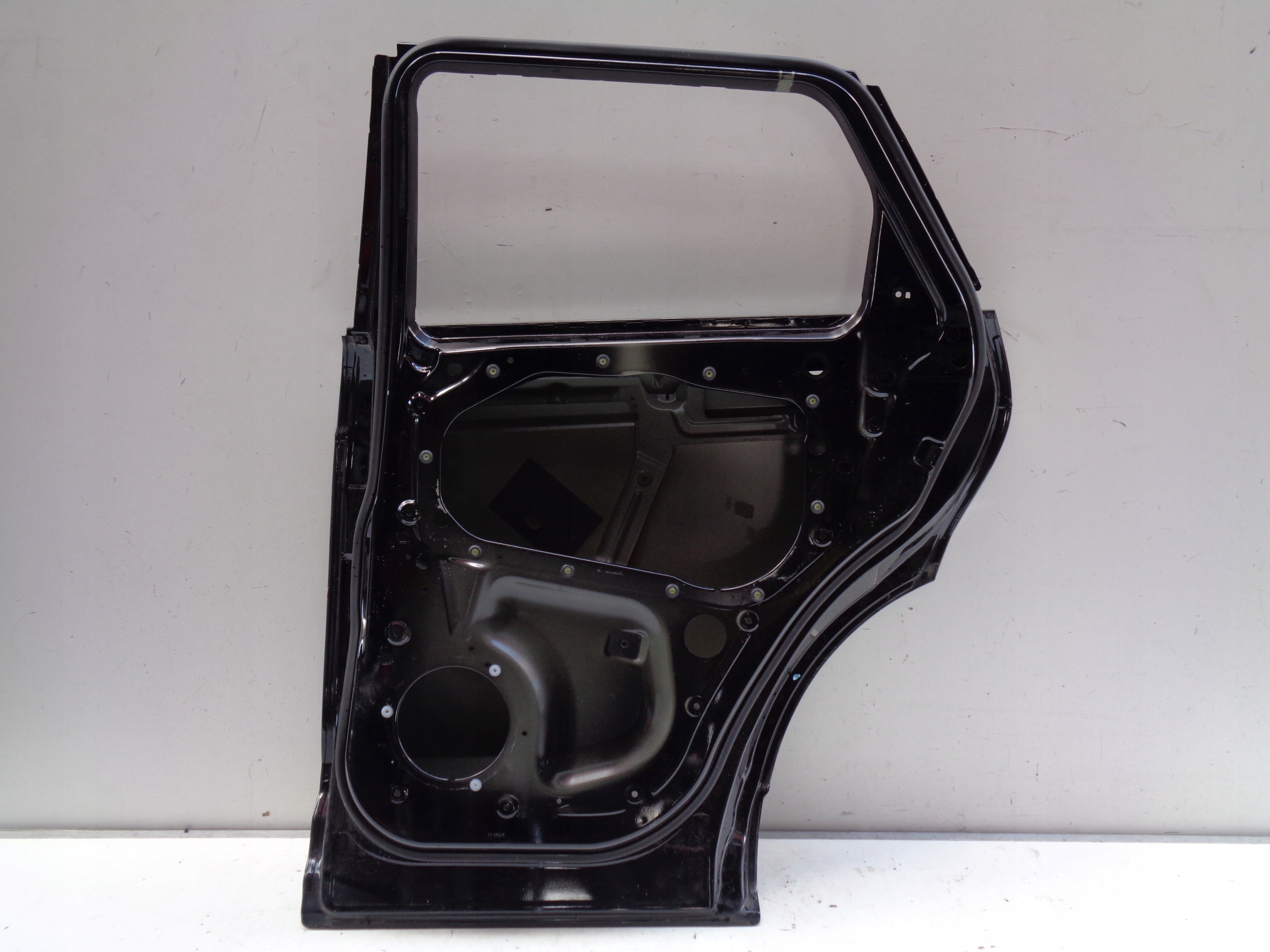 door right rear. RANGE ROVER EVOQUE II 19- NR 42079