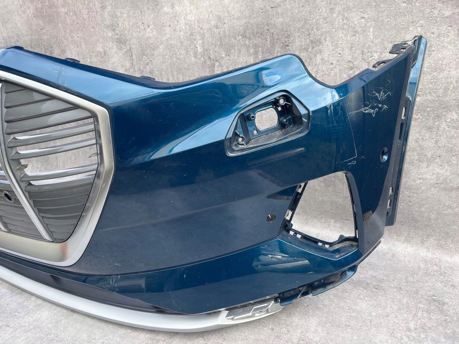 ZDERZAK PRZÓD AUDI E-TRON 4KE Wersja Europejska