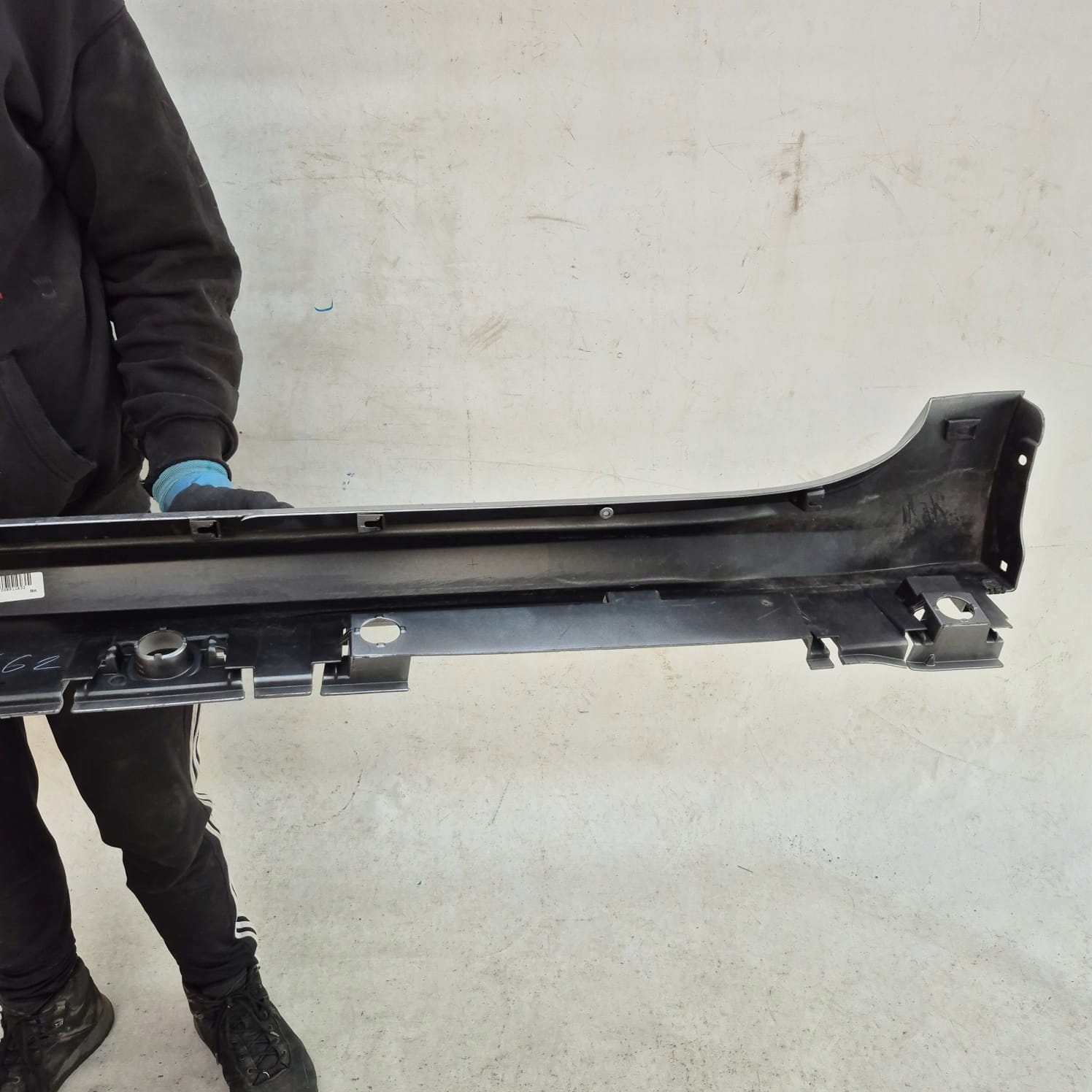 TOYOTA COROLLA XII sedan 18- moulding threshold right