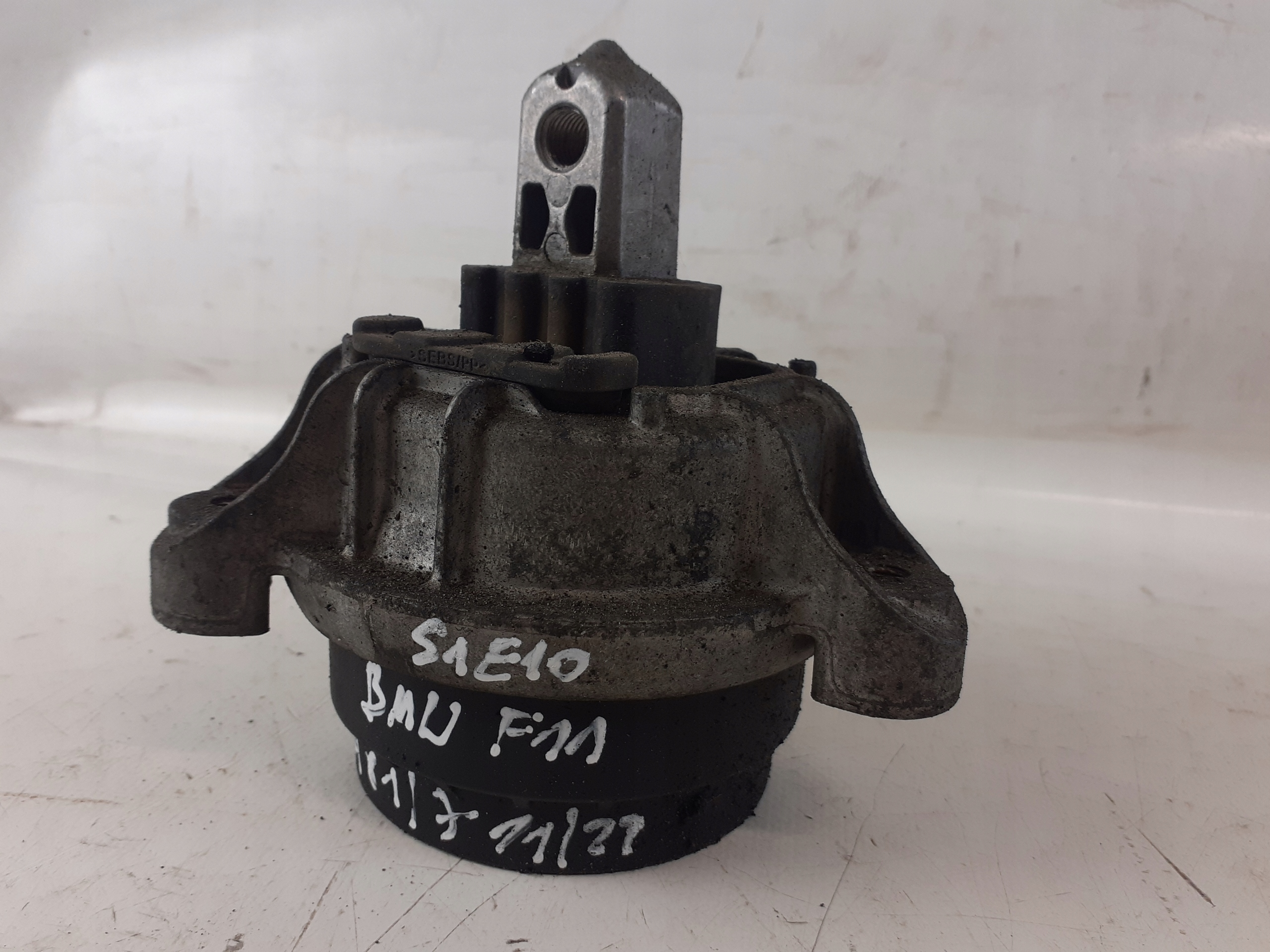 BMW F11 airbag engine mount