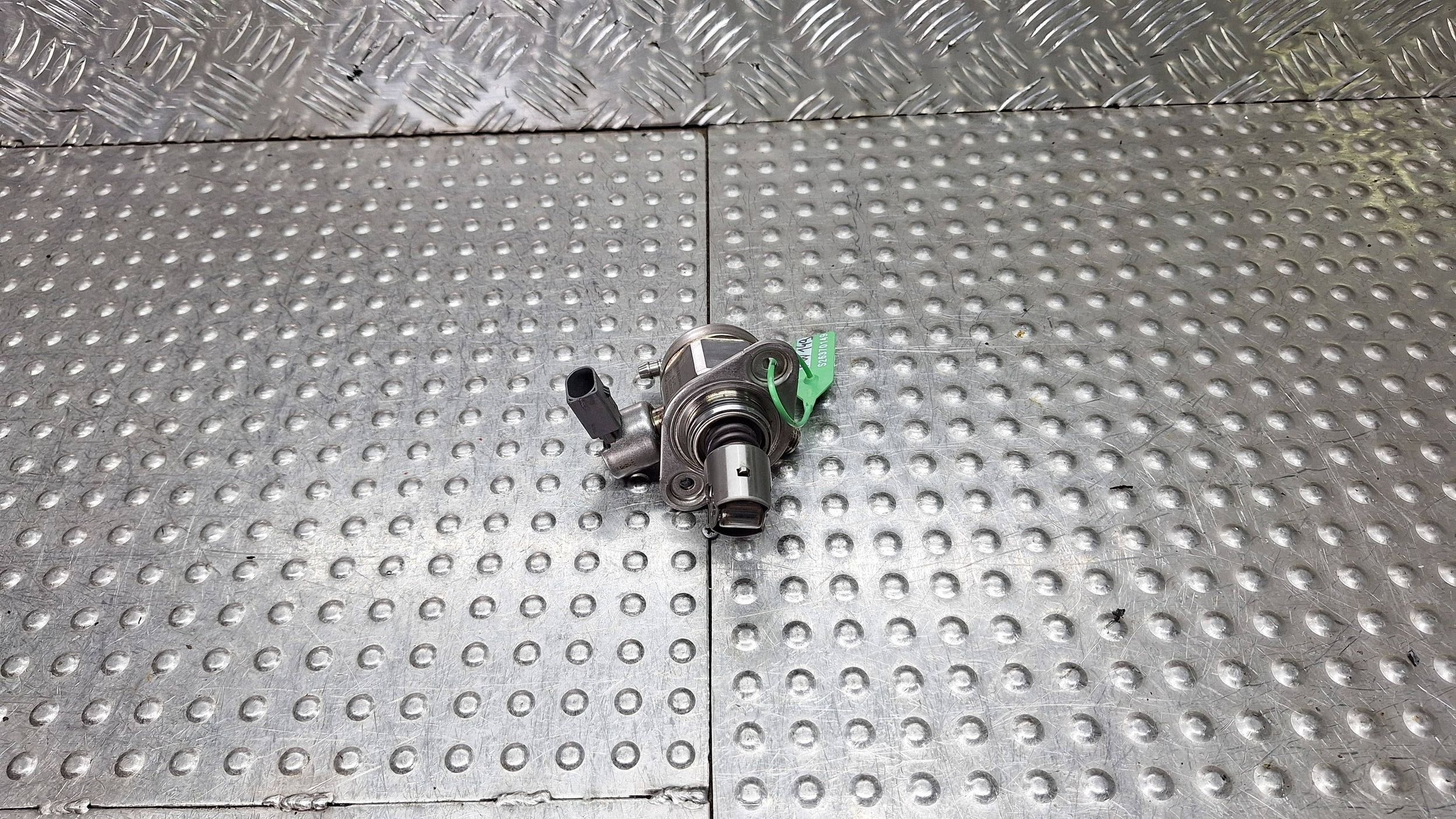 feed pump 04E127025D VW GOLF VII LEON III A3 8V YETI PASSAT B9 1.4 TSI
