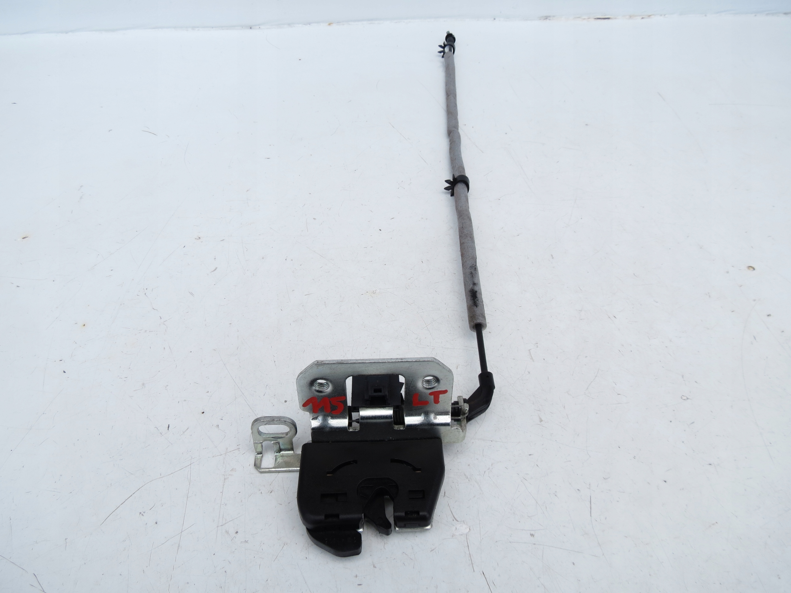 lock KANAPY OPARCIA left rear part rear MERCEDES CLS W218