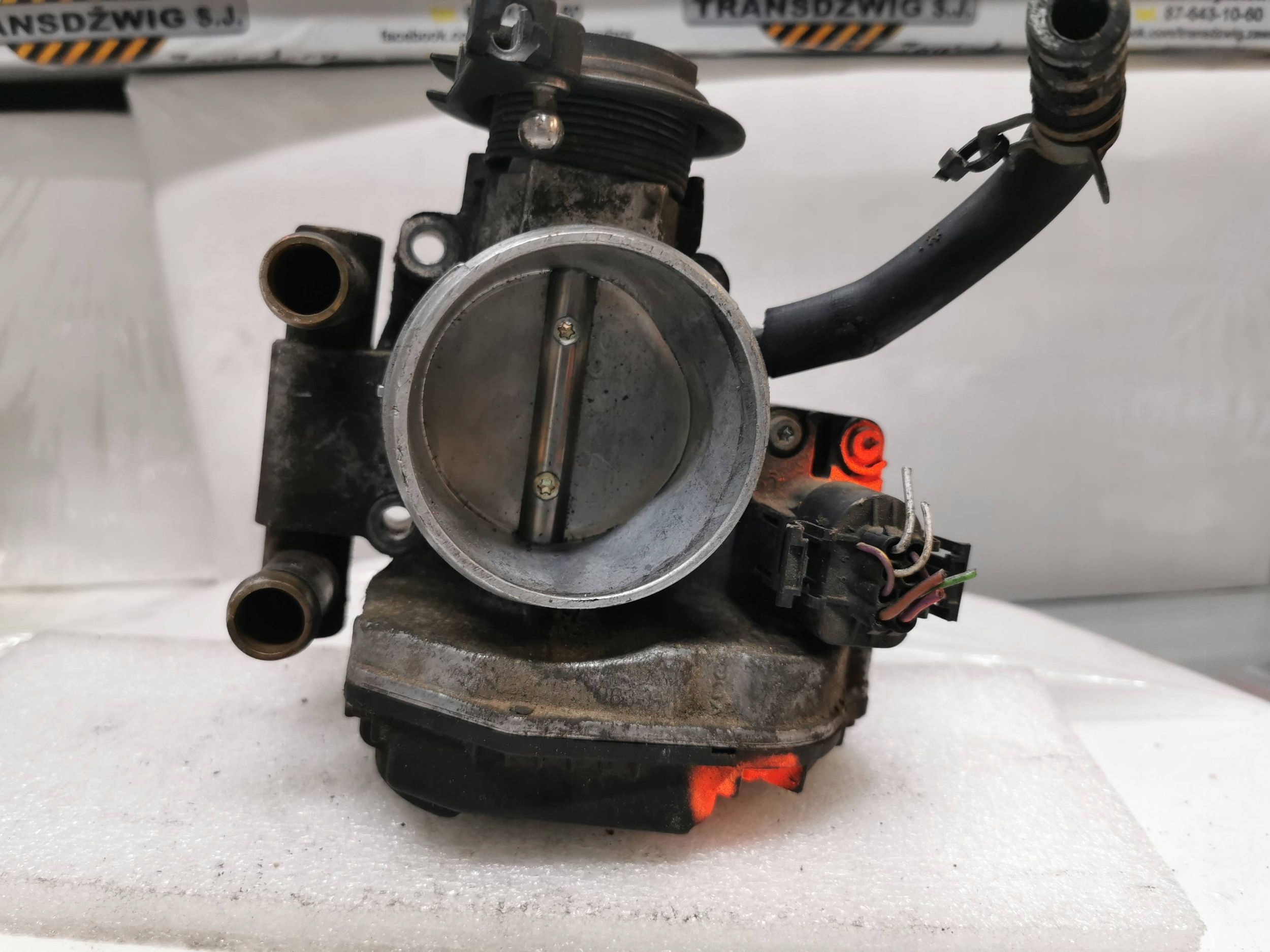 Audi A4 B5 96 r 1.6 ДРОССЕЛЬНАЯ ЗАСЛОНКА