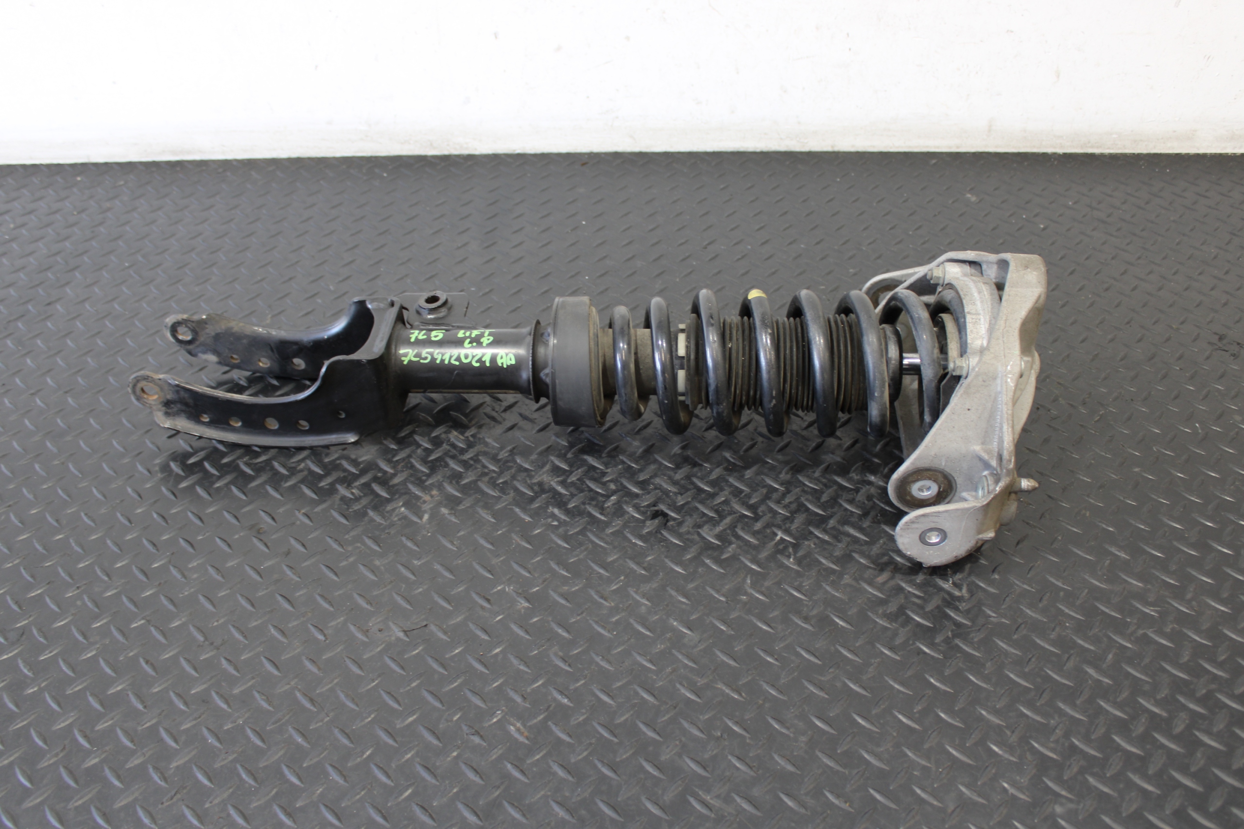 shock absorber left front PORSCHE CAYENNE 7L5 7L5412021AA