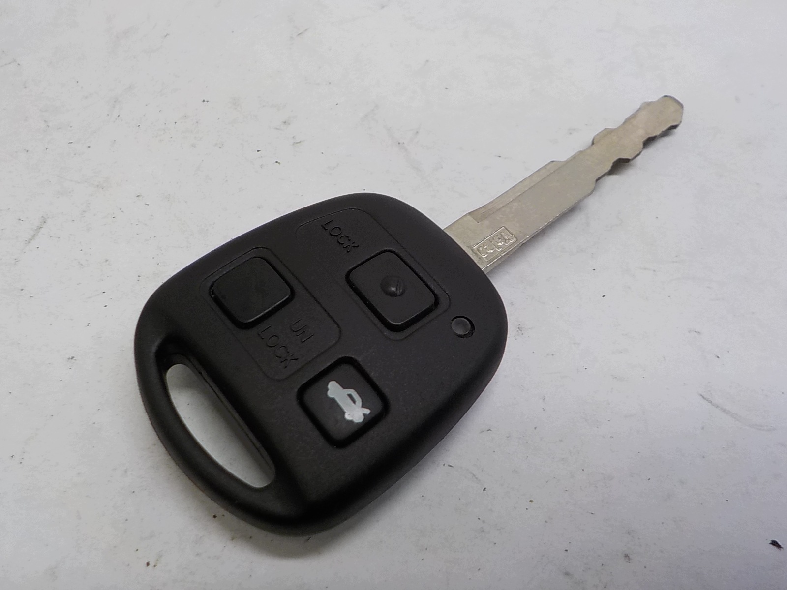 TOYOTA COROLLA AVENSIS YARIS key PILOT
