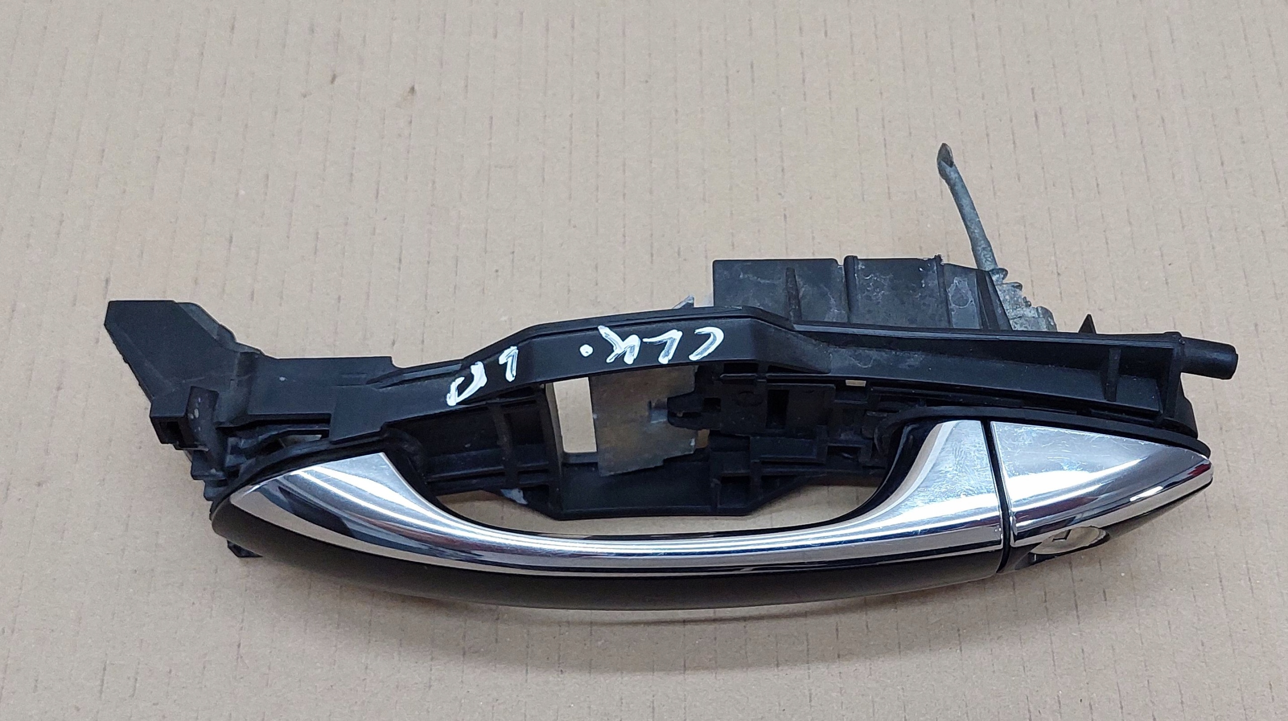 Klamka drzwi przód lewa Mercedes CLK W209 Numer katalogowy części Klamka drzwi przód lewa Mercedes CLK W209