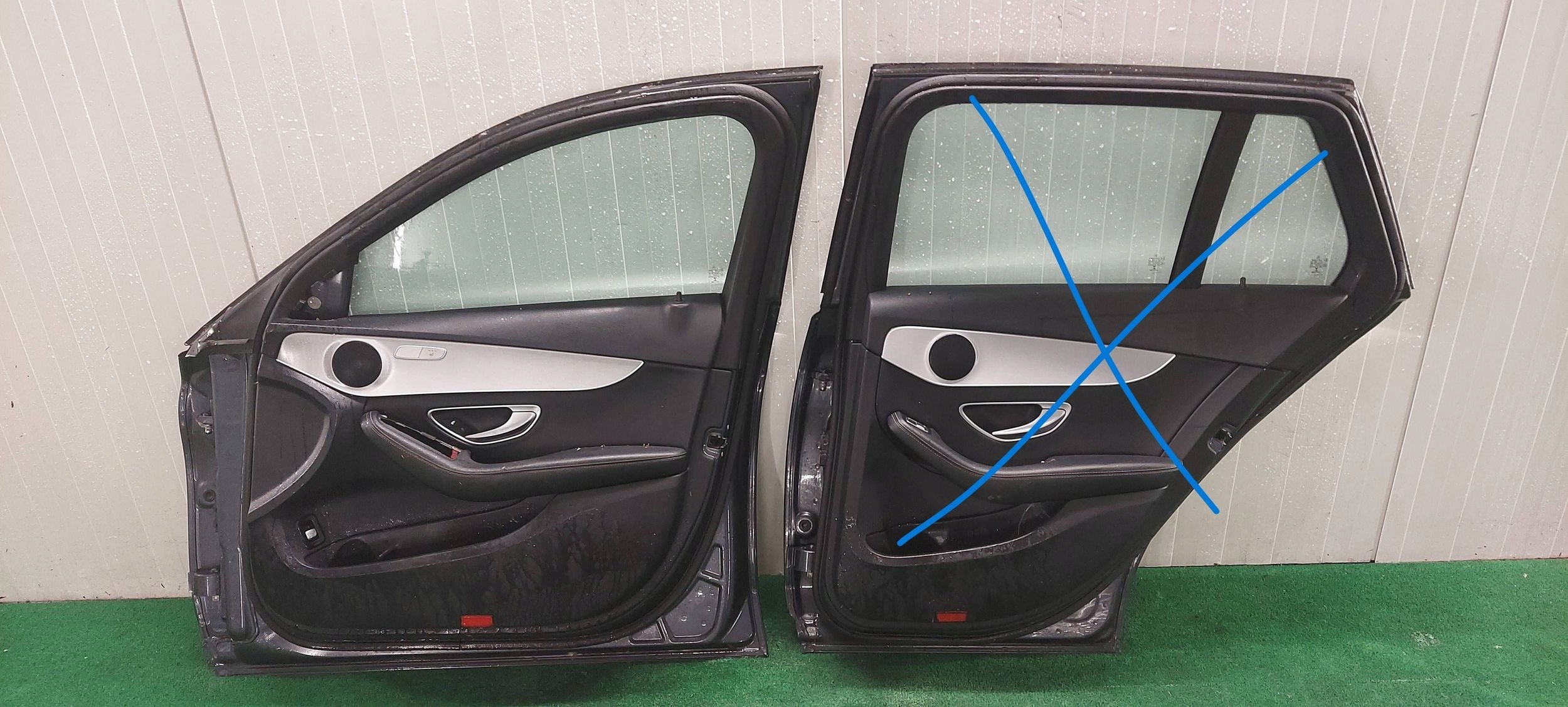 door right front MERCEDES C-KLASA W205 LAK: 755