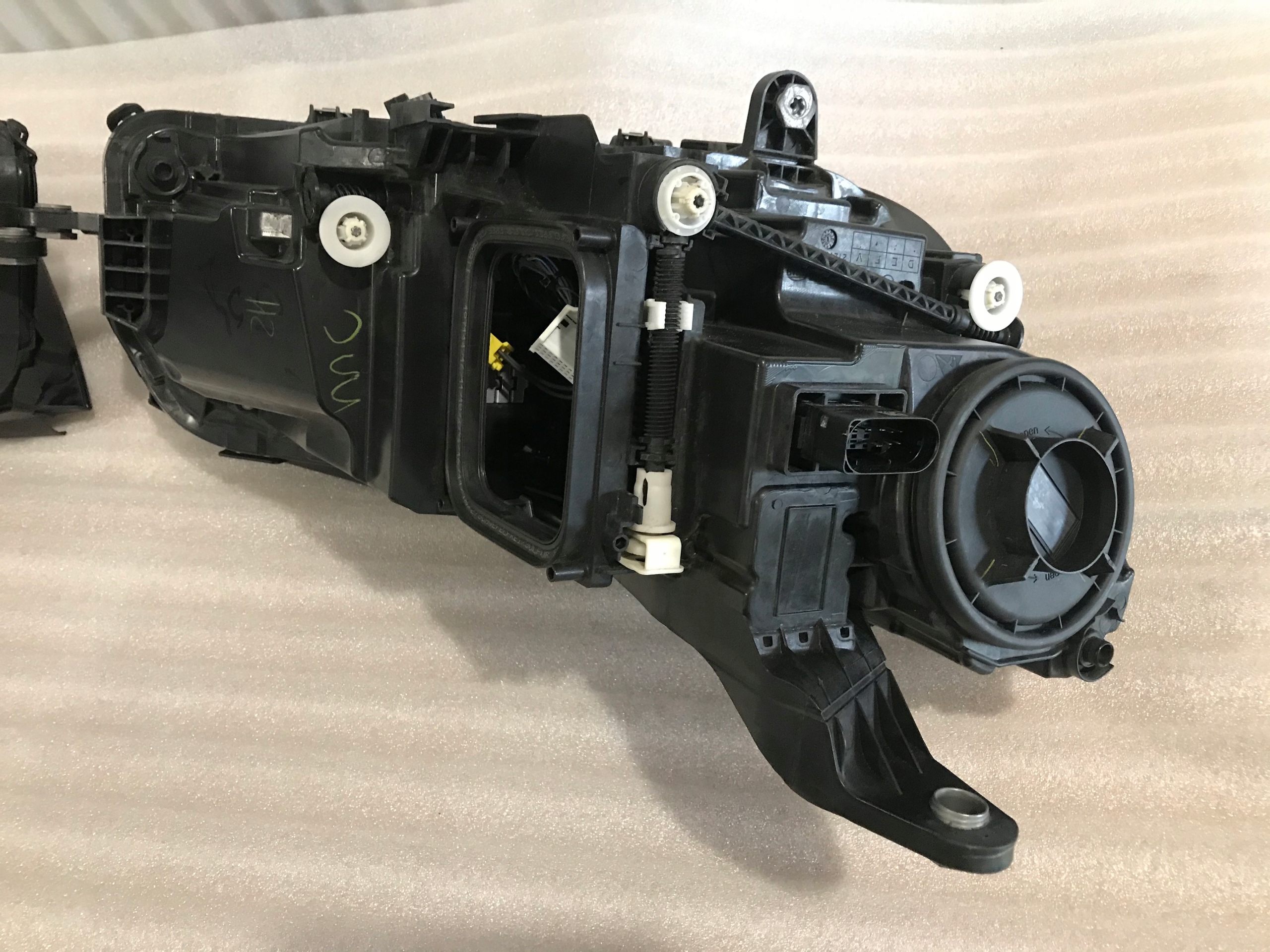 KOMPLET LAMP PRZÓD MERC GLE ML 167 MULTIBEM 2019 Rodzaj świateł mijania LED