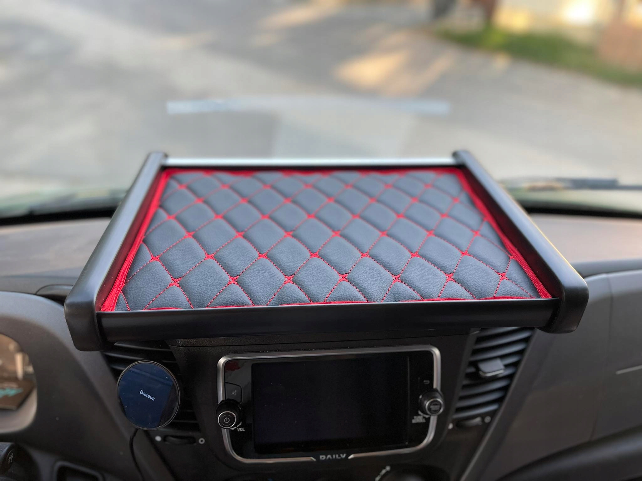 PÓŁKA ŚRODKOWA IVECO DAILY OD 2015 R BUS SKAY Producent części Inny