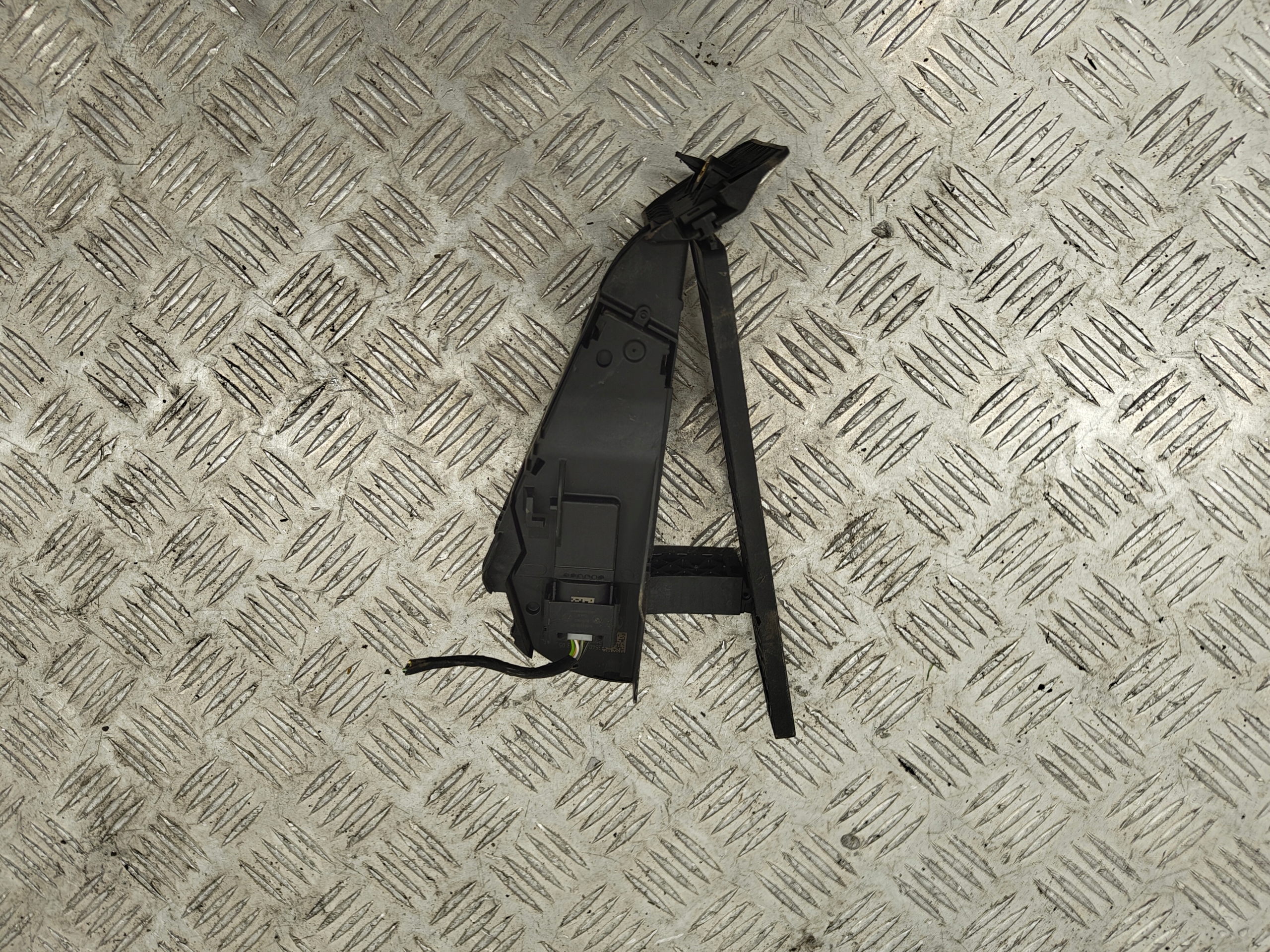 BMW iX i20 accelerator pedal 6889823