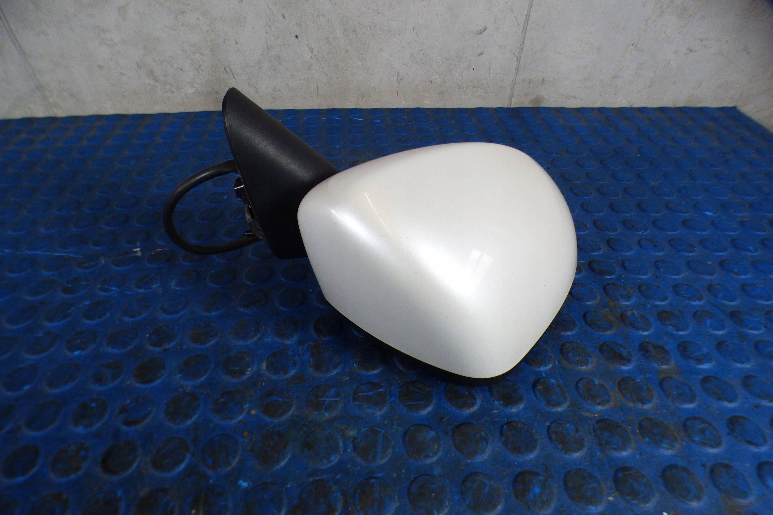 Opel Corsa E mirror right 3PIN LAKIER Z42A original st.BDB EUROPA