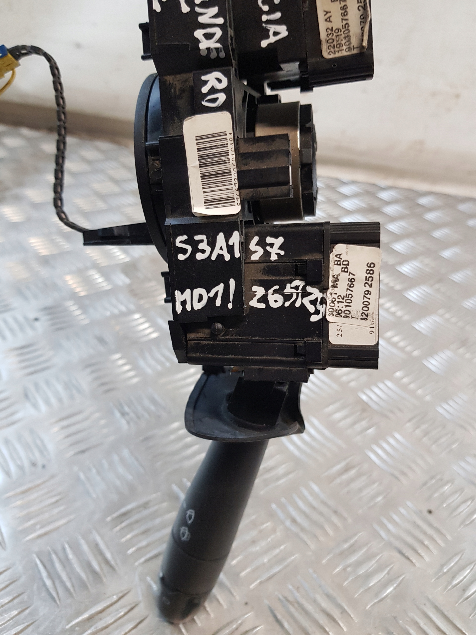 commande levier commodo sous volant DACIA SANDERO et OE 8200792586T