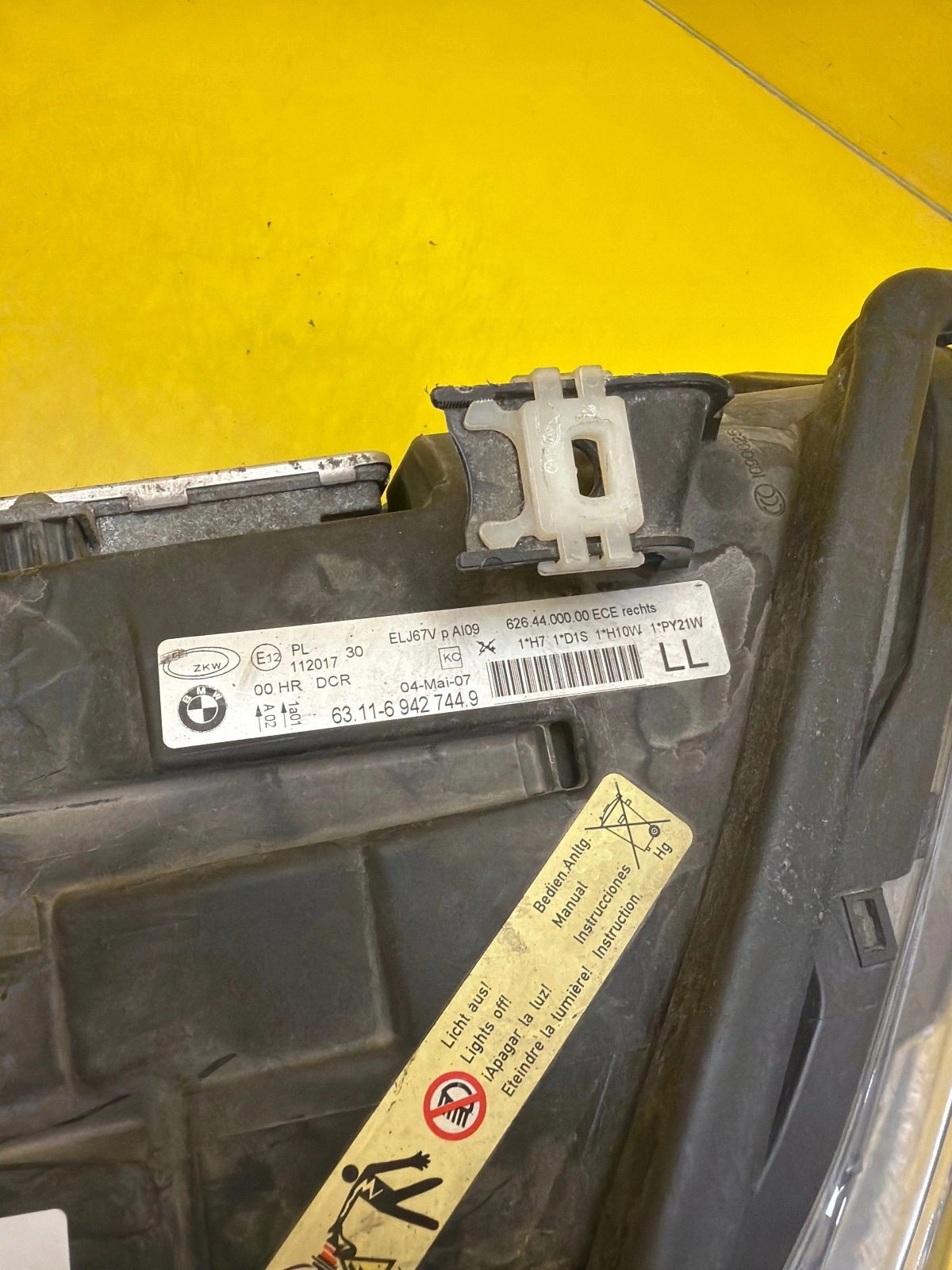 light right BMW 3 E90 E91 Xenon positioning 6942744