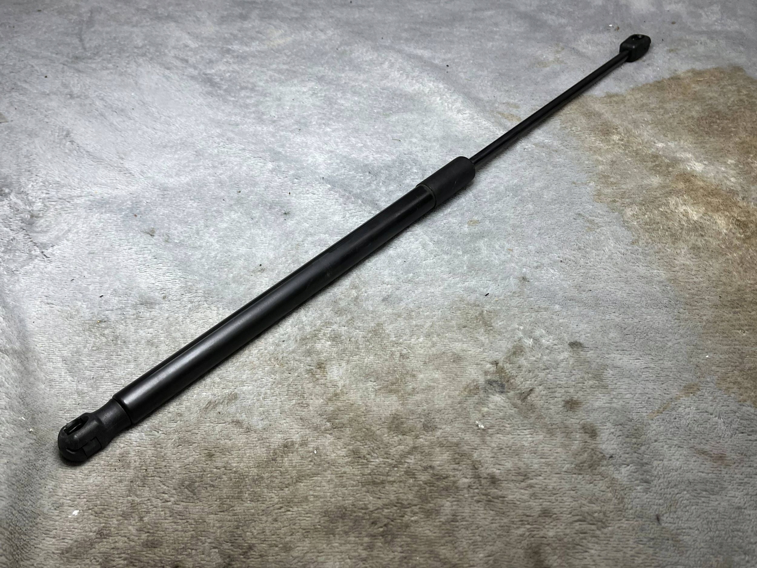 damper bonnet boot rear part Skoda Rapid 5JJ827550C !J