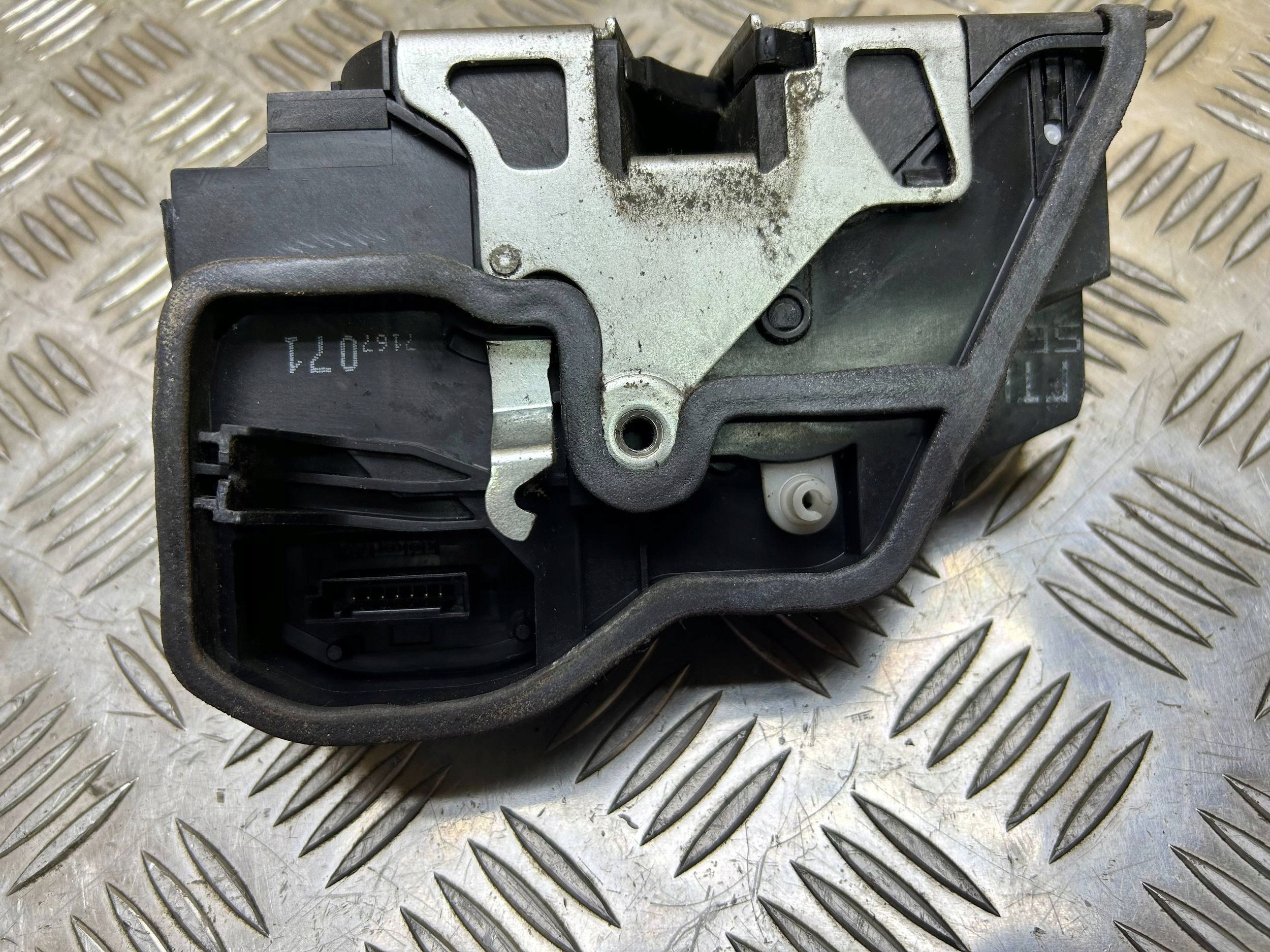 lock door przednich left front 7 PIN EUROPA BMW 5 E60 E61 2004 7167071